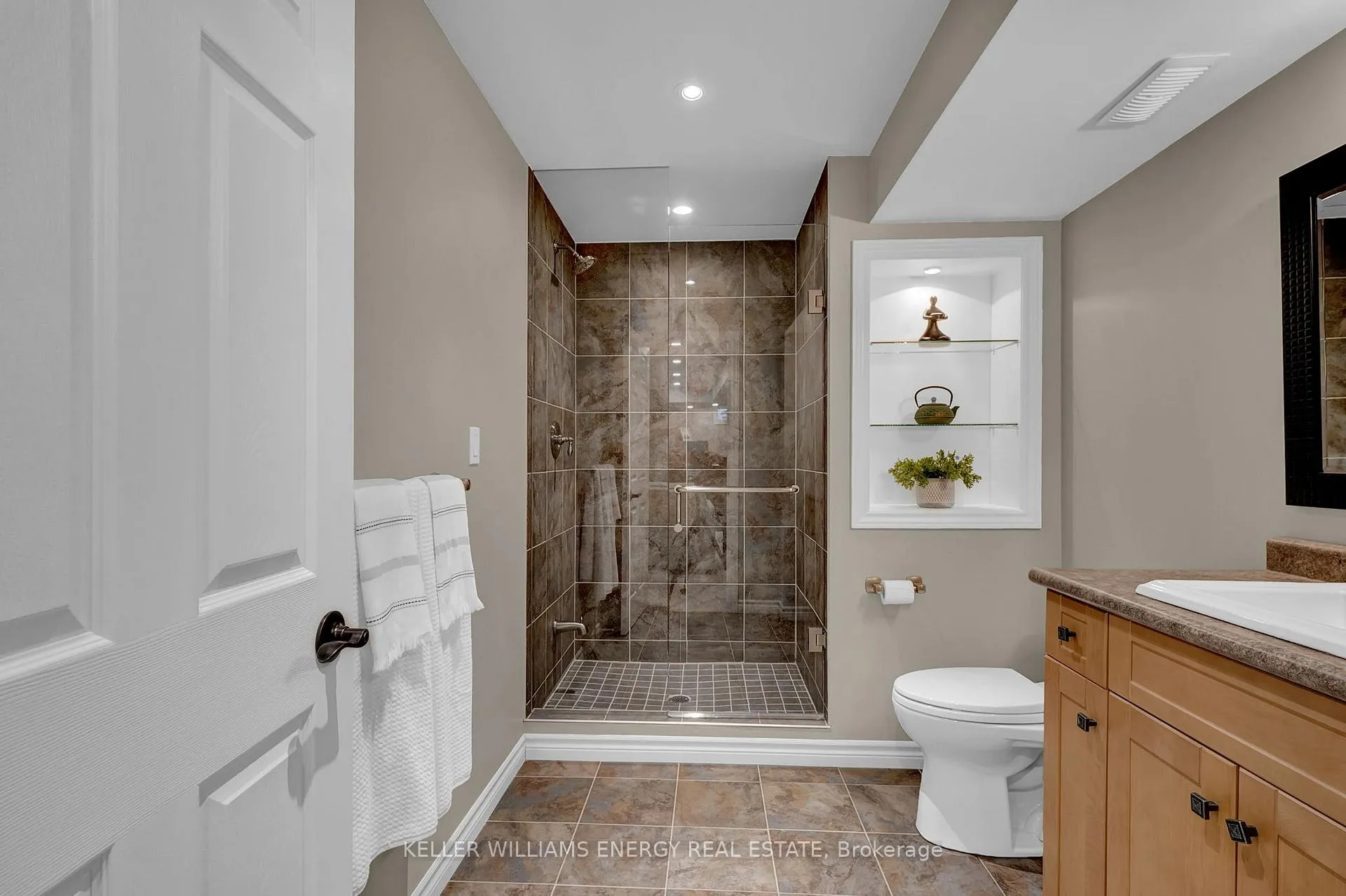 Photo 37 of 518 Britannia Avenue E, Oshawa, Kedron — HOMEH