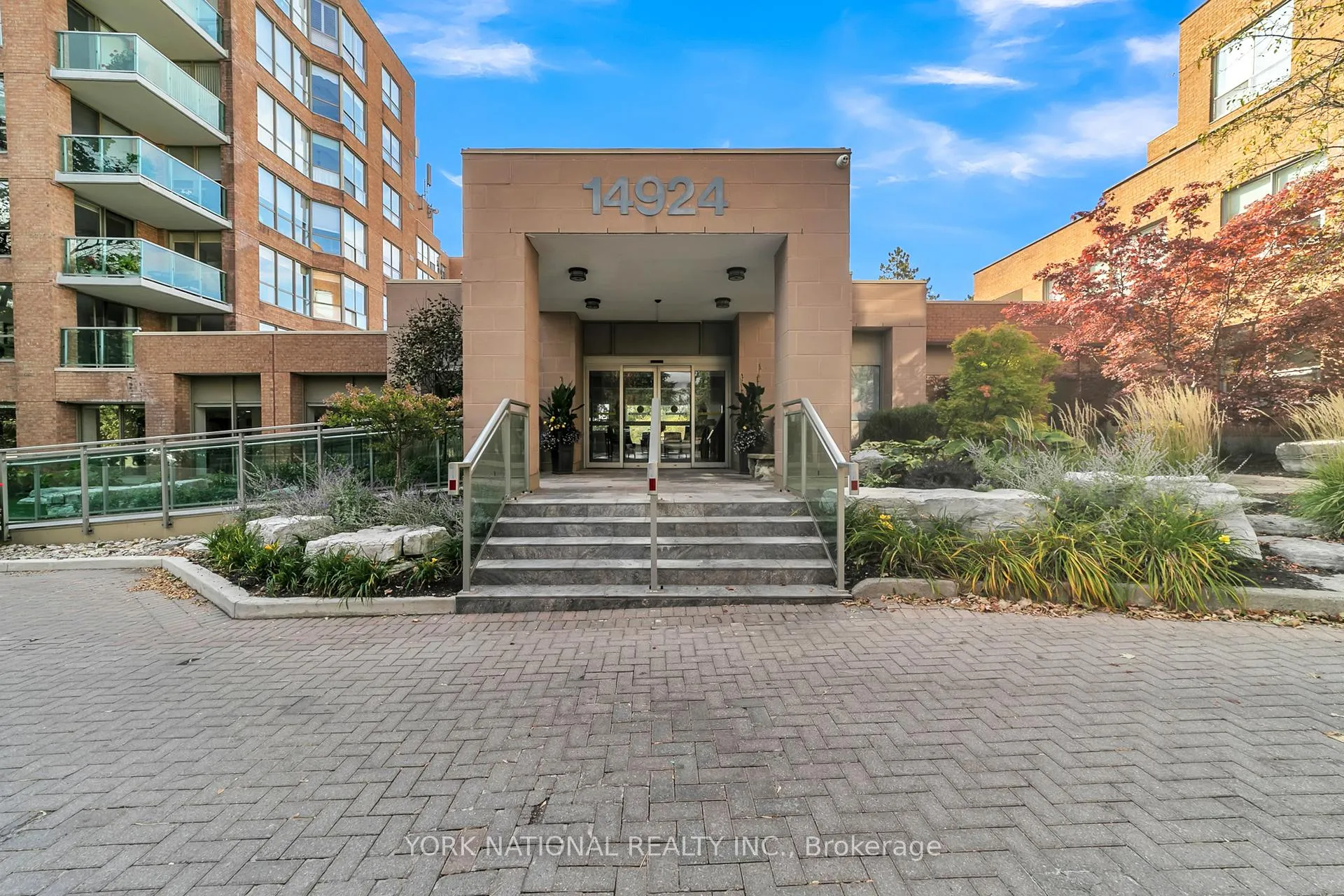 Photo 1 of Unit 408, 14924 Yonge Street, Aurora, Aurora Highlands — HOMEH