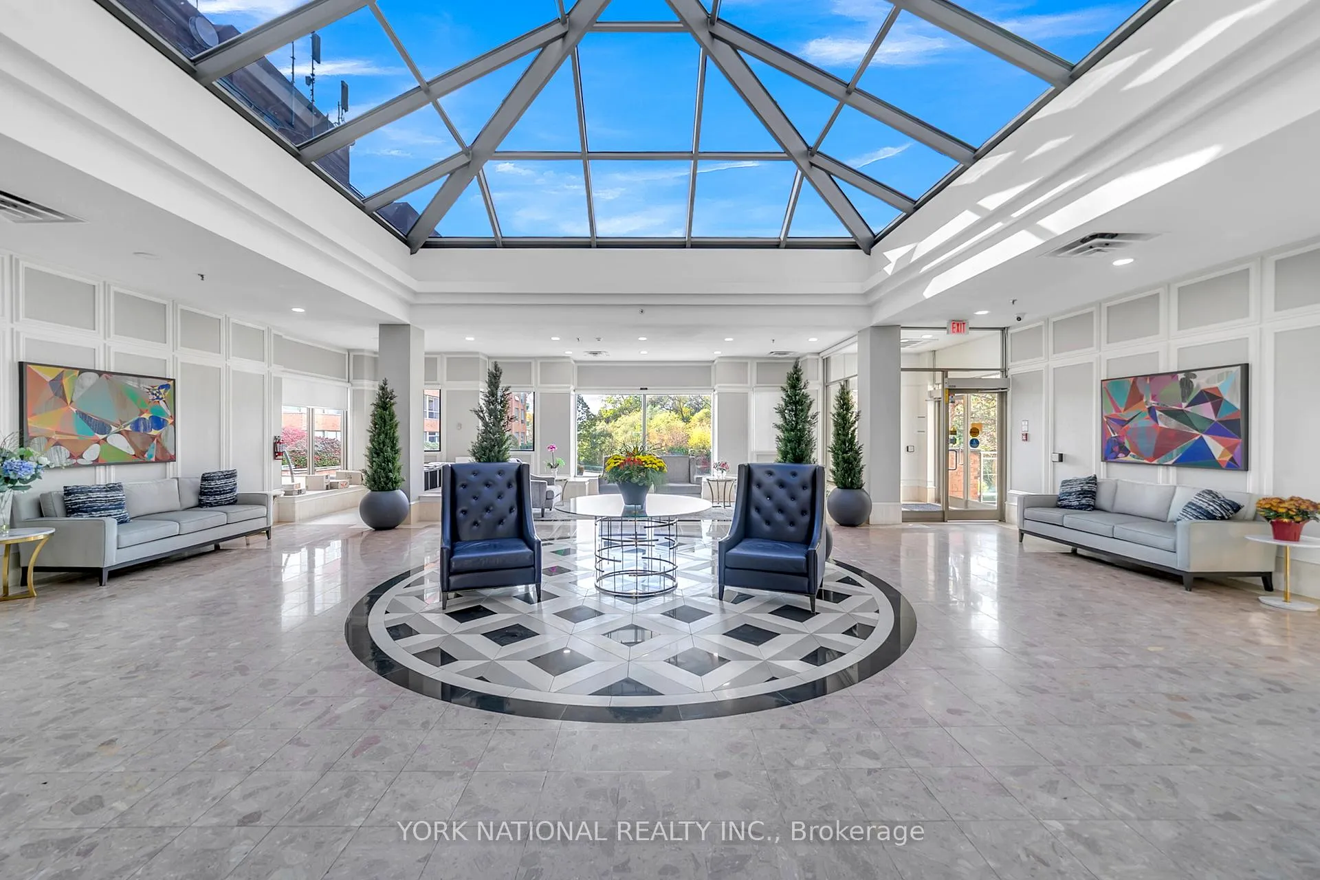 Photo 3 of Unit 408, 14924 Yonge Street, Aurora, Aurora Highlands — HOMEH