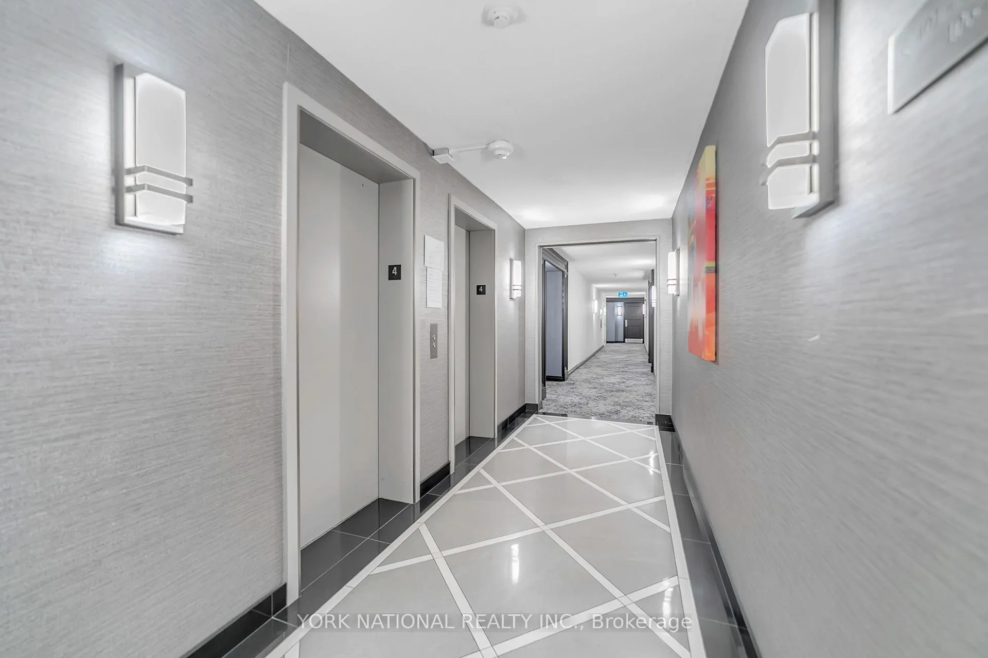 Photo 5 of Unit 408, 14924 Yonge Street, Aurora, Aurora Highlands — HOMEH