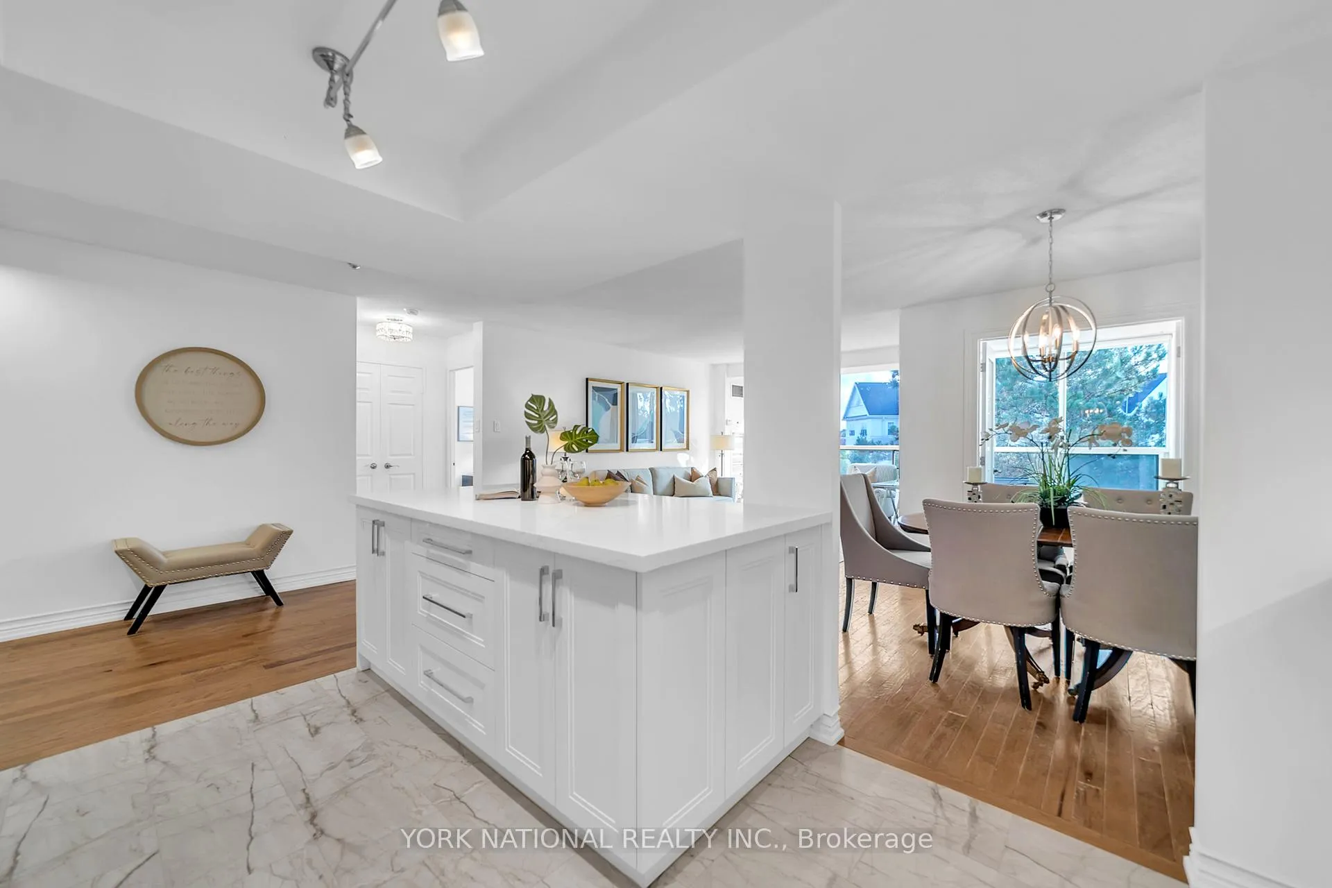 Photo 15 of Unit 408, 14924 Yonge Street, Aurora, Aurora Highlands — HOMEH