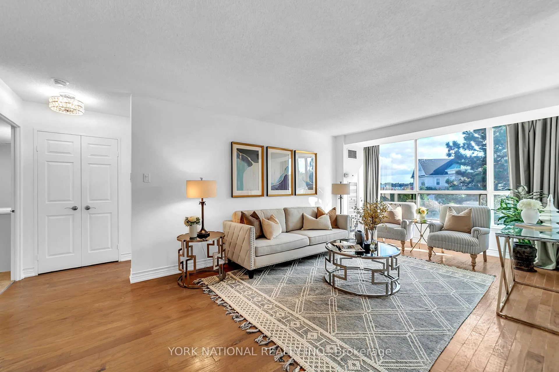 Photo 17 of Unit 408, 14924 Yonge Street, Aurora, Aurora Highlands — HOMEH