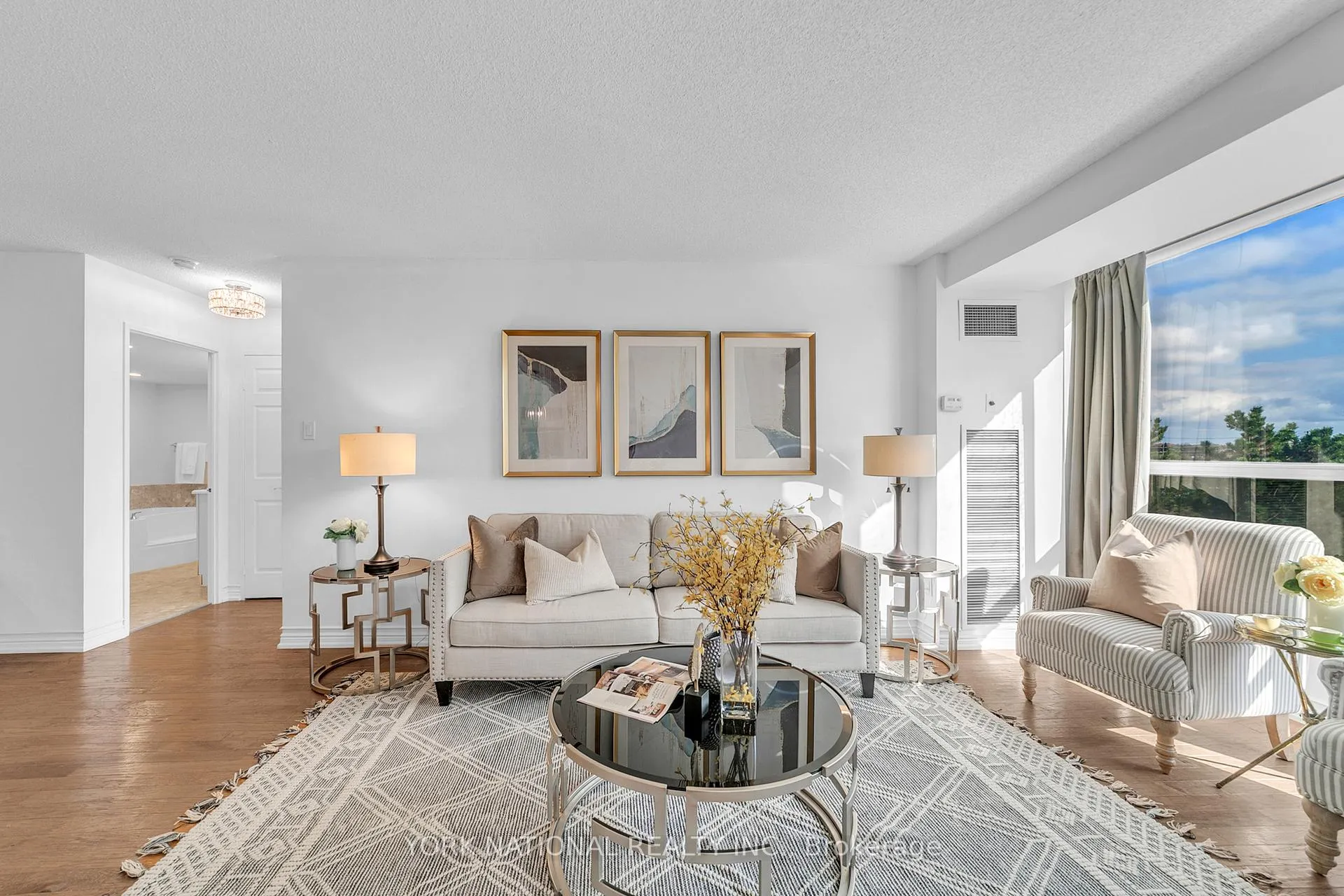 Photo 18 of Unit 408, 14924 Yonge Street, Aurora, Aurora Highlands — HOMEH