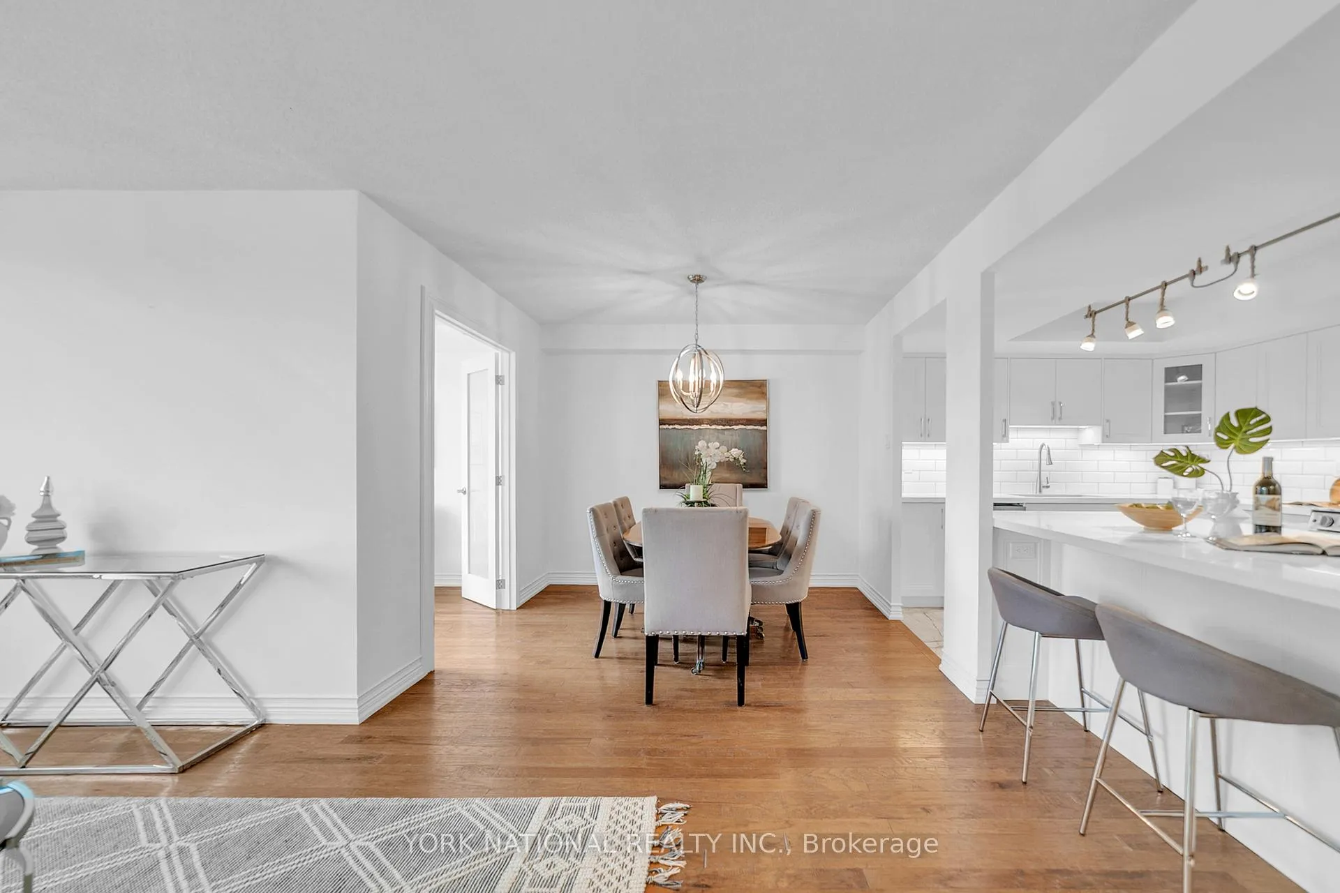 Photo 22 of Unit 408, 14924 Yonge Street, Aurora, Aurora Highlands — HOMEH