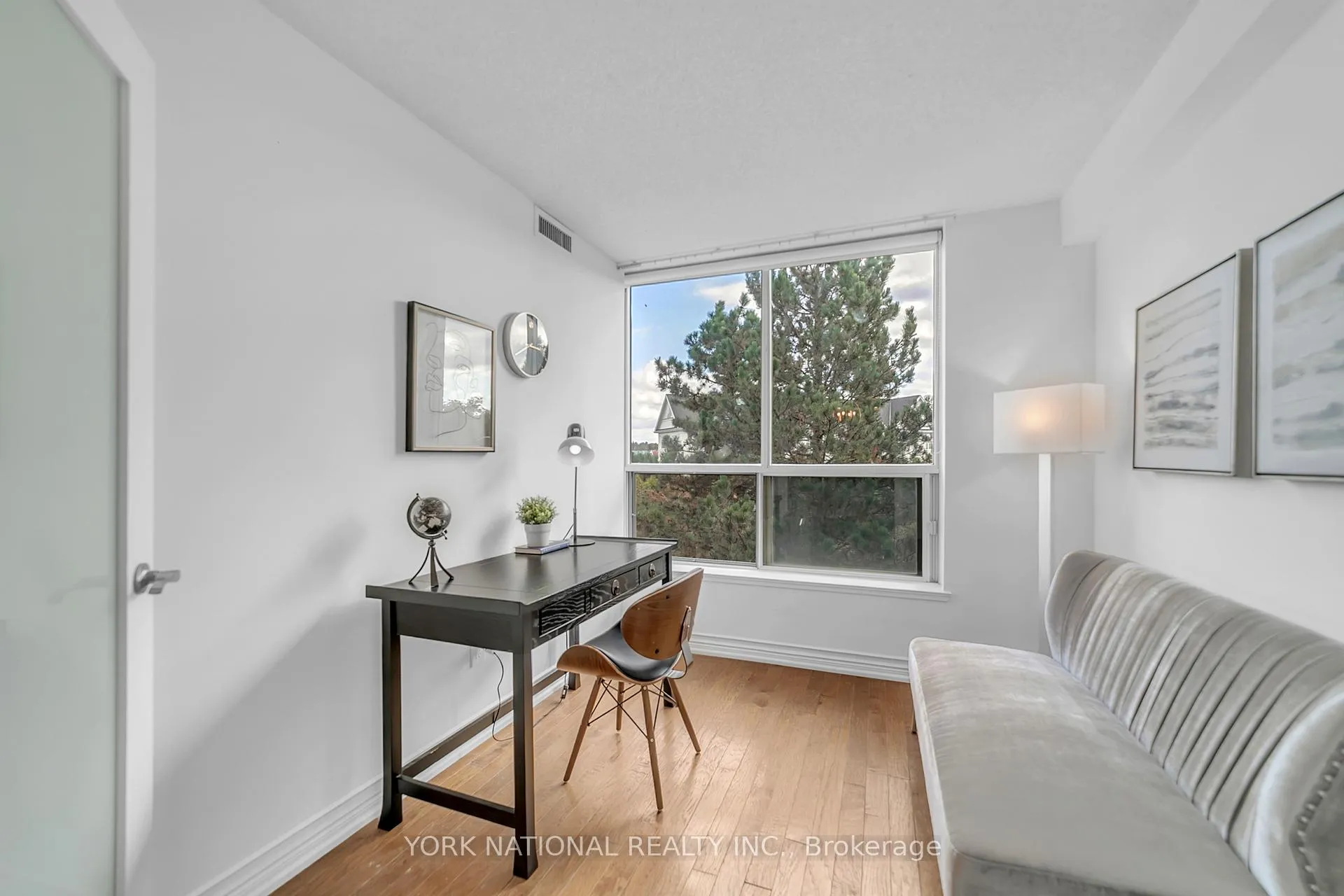 Photo 25 of Unit 408, 14924 Yonge Street, Aurora, Aurora Highlands — HOMEH