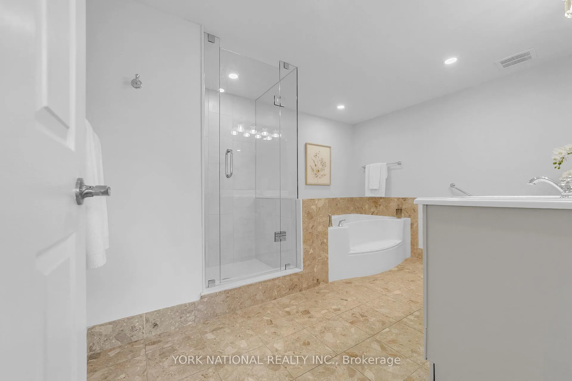 Photo 36 of Unit 408, 14924 Yonge Street, Aurora, Aurora Highlands — HOMEH