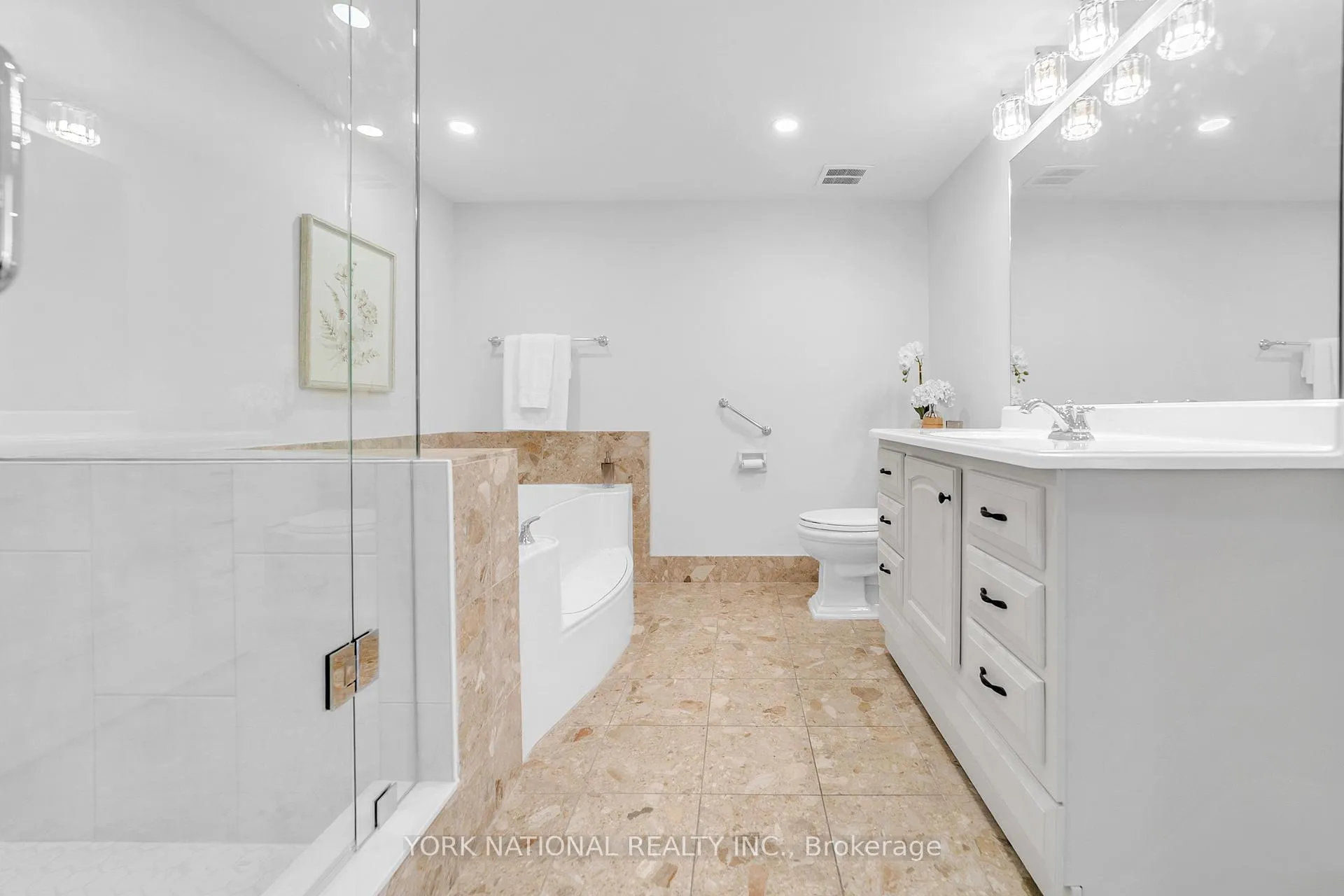 Photo 37 of Unit 408, 14924 Yonge Street, Aurora, Aurora Highlands — HOMEH