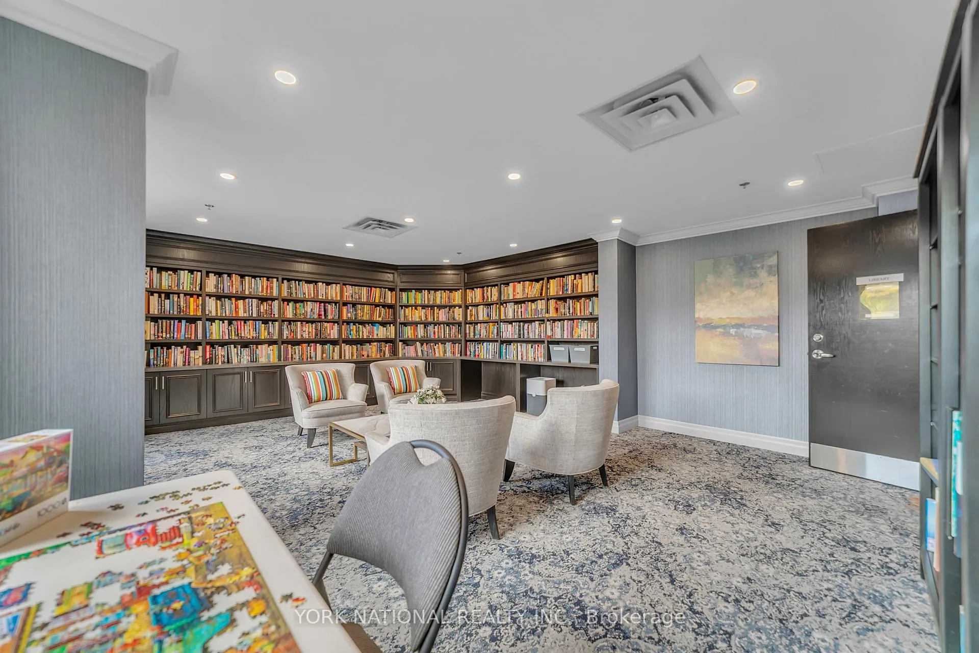 Photo 40 of Unit 408, 14924 Yonge Street, Aurora, Aurora Highlands — HOMEH
