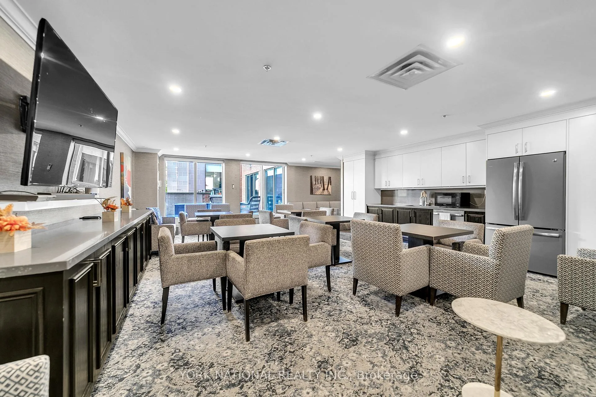 Photo 41 of Unit 408, 14924 Yonge Street, Aurora, Aurora Highlands — HOMEH