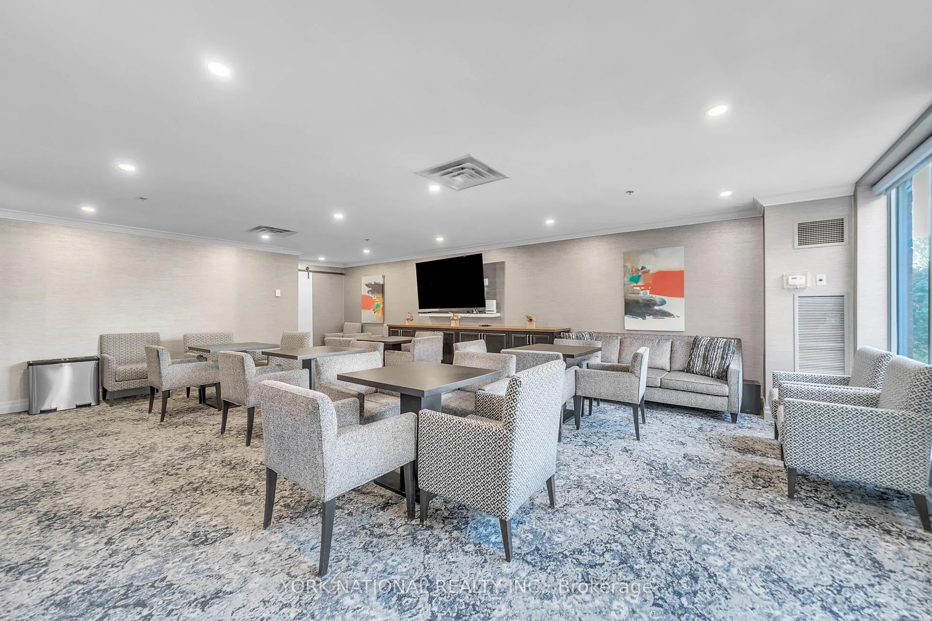 Photo 42 of Unit 408, 14924 Yonge Street, Aurora, Aurora Highlands — HOMEH