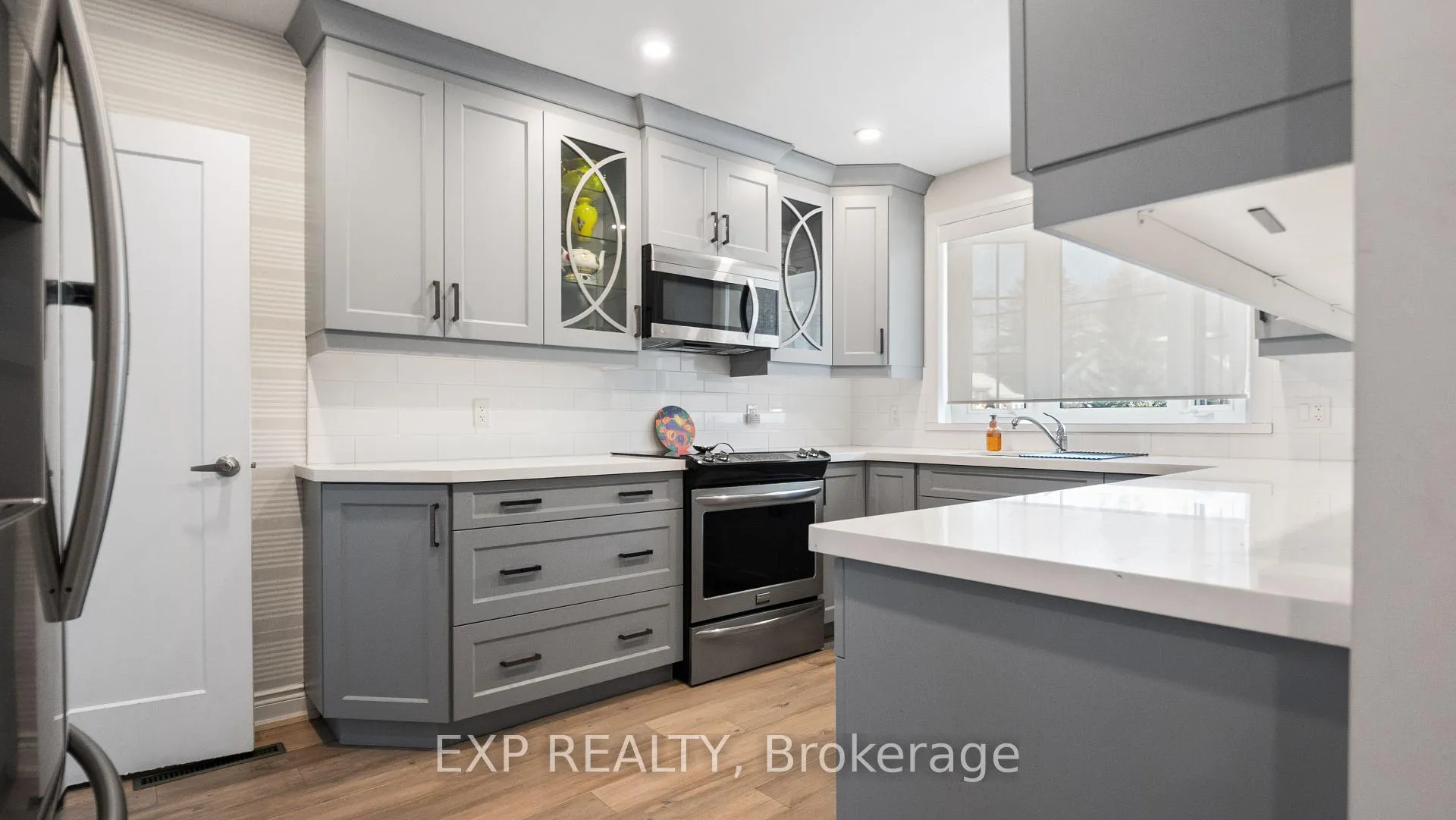 Photo 3 of 1032 Cedarwood Place, Burlington, LaSalle — HOMEH