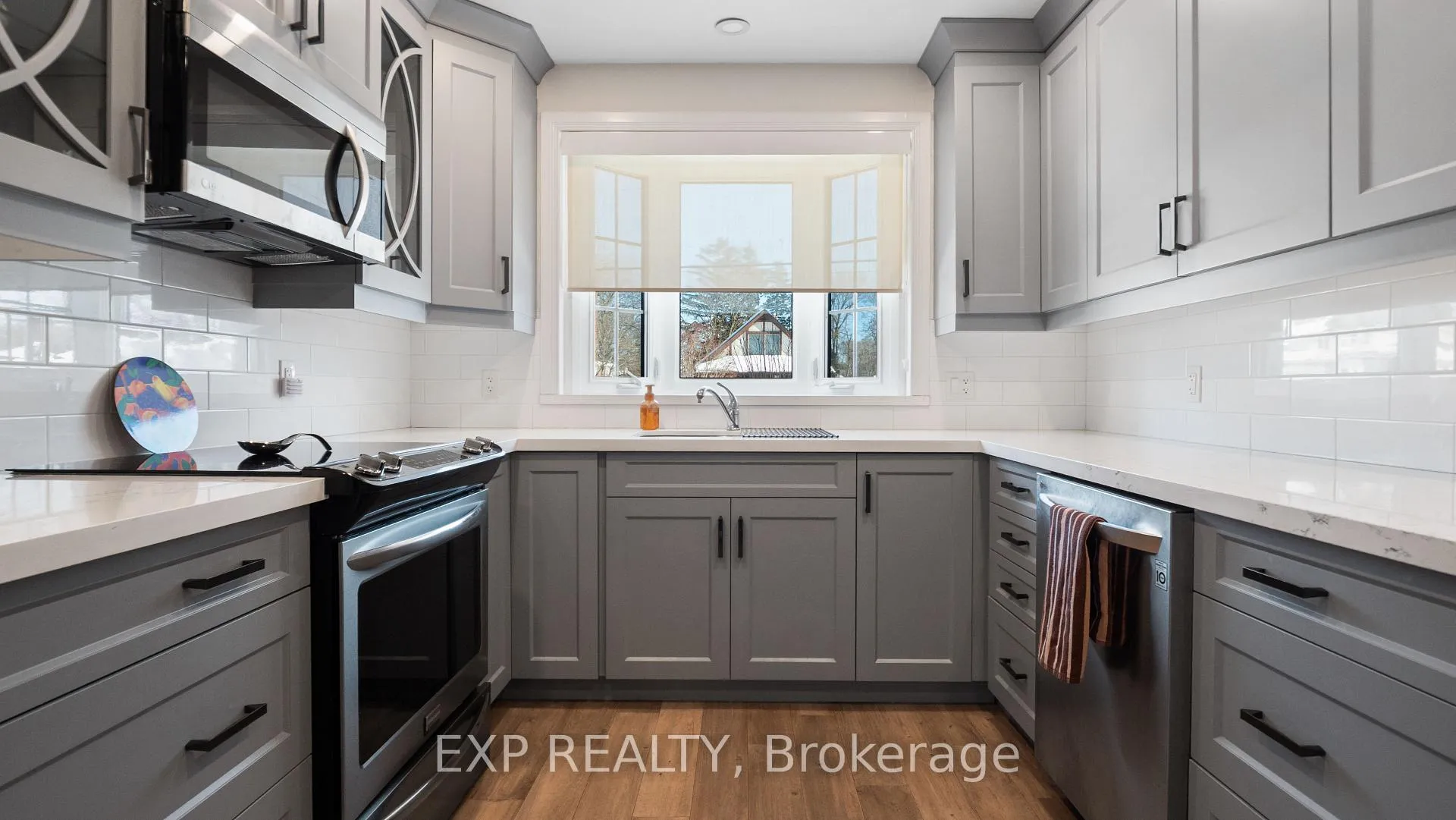 Photo 4 of 1032 Cedarwood Place, Burlington, LaSalle — HOMEH