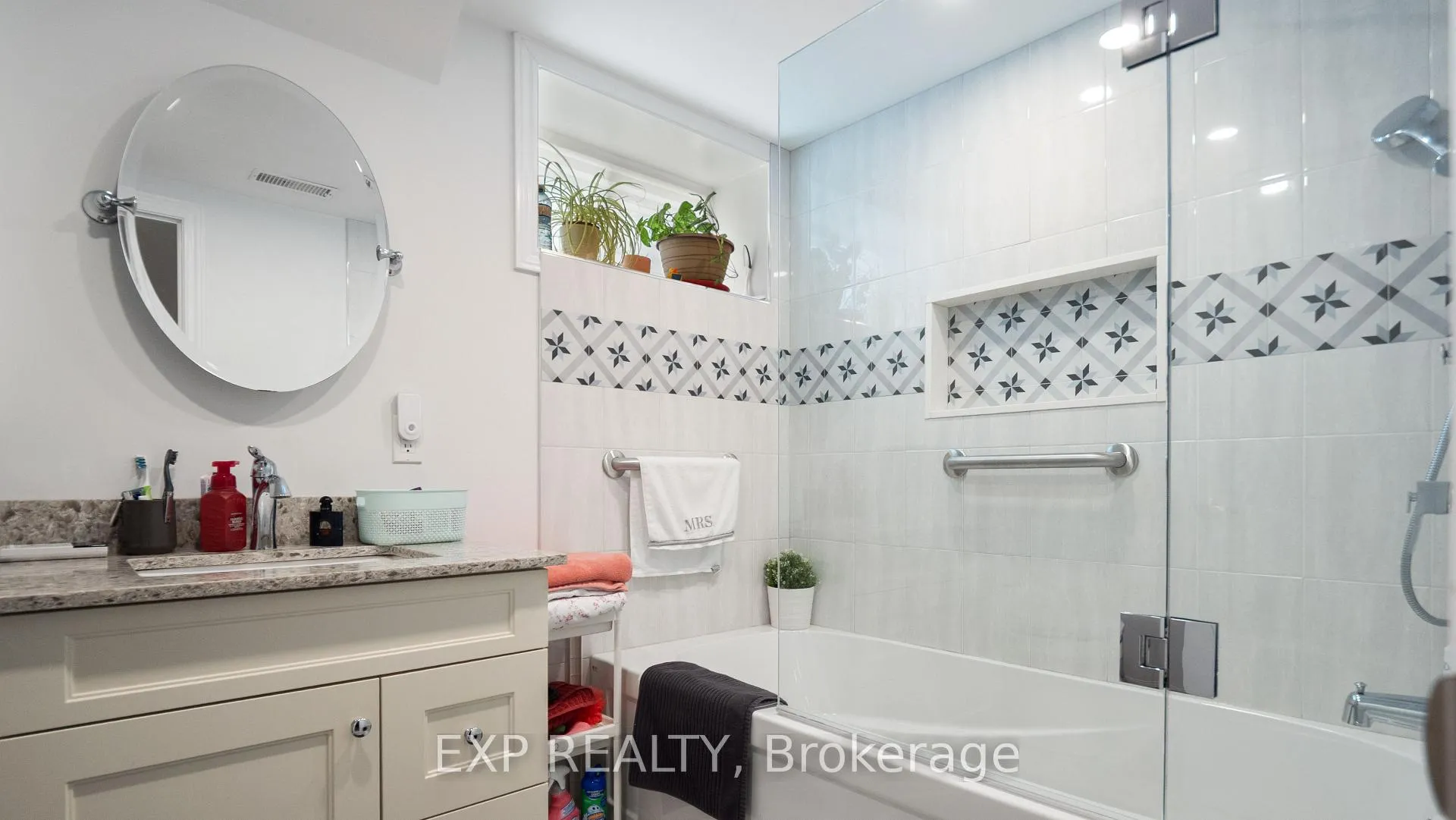 Photo 14 of 1032 Cedarwood Place, Burlington, LaSalle — HOMEH