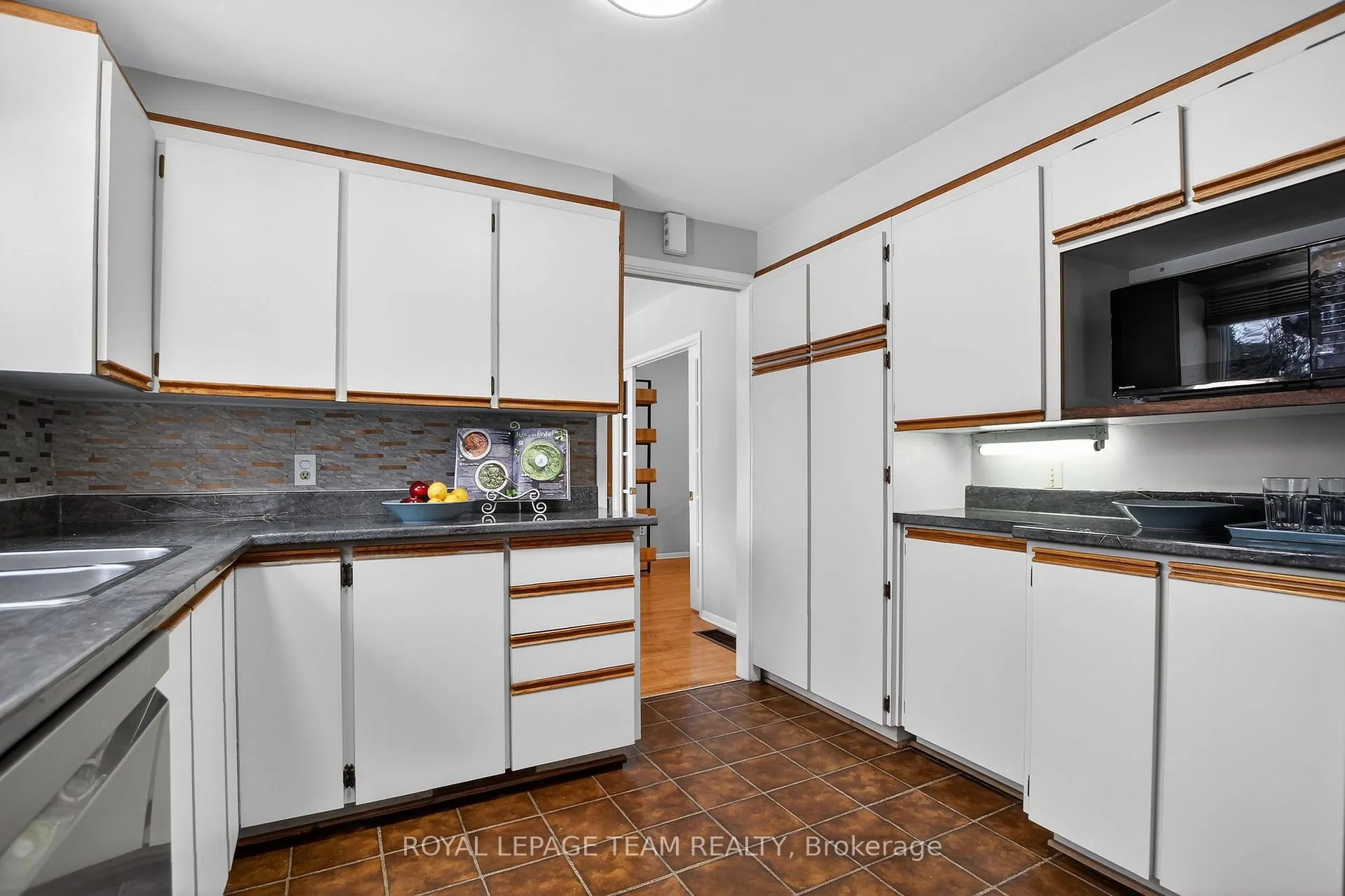 Photo 15 of 18 Pentland Crescent, Ottawa, Kanata - Beaverbrook — HOMEH