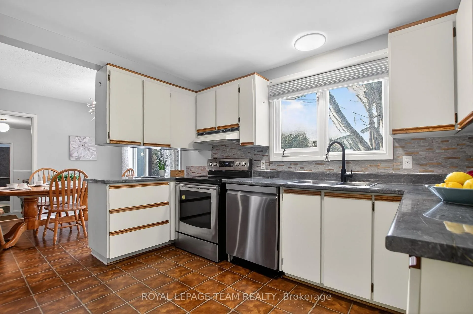 Photo 16 of 18 Pentland Crescent, Ottawa, Kanata - Beaverbrook — HOMEH