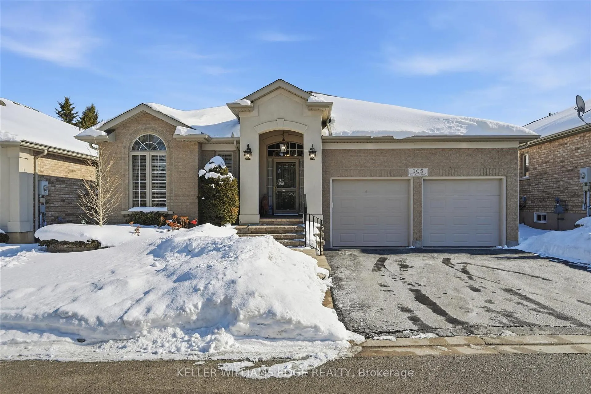 Photo 1 of 305 Southcote Drive, Hamilton, Meadowlands — HOMEH
