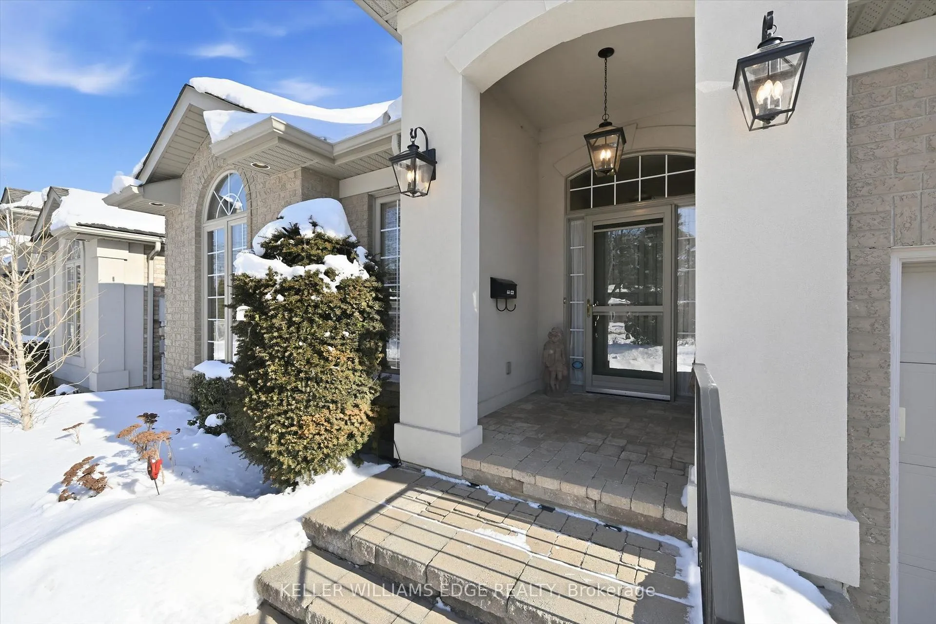 Photo 2 of 305 Southcote Drive, Hamilton, Meadowlands — HOMEH