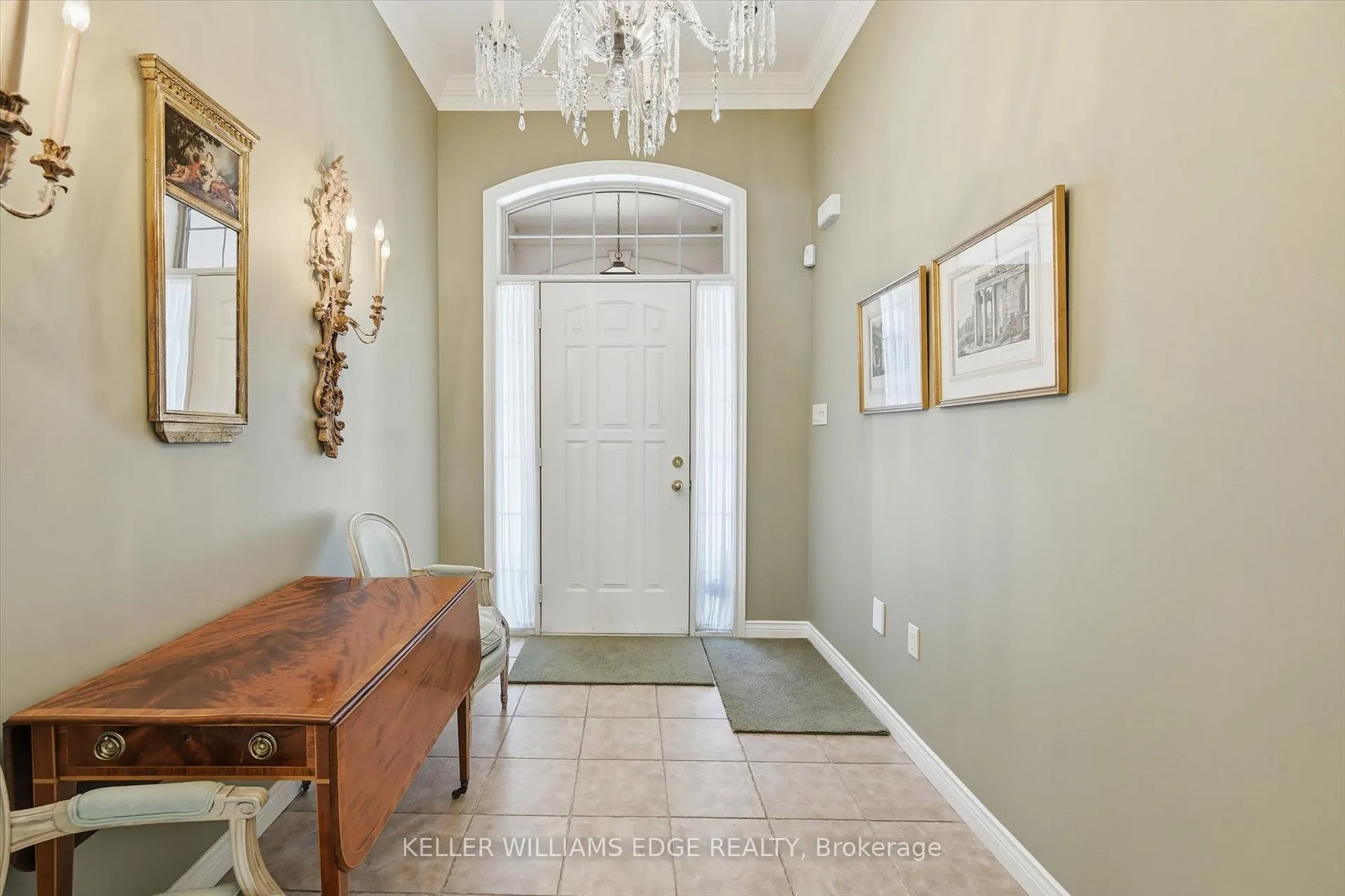 Photo 3 of 305 Southcote Drive, Hamilton, Meadowlands — HOMEH