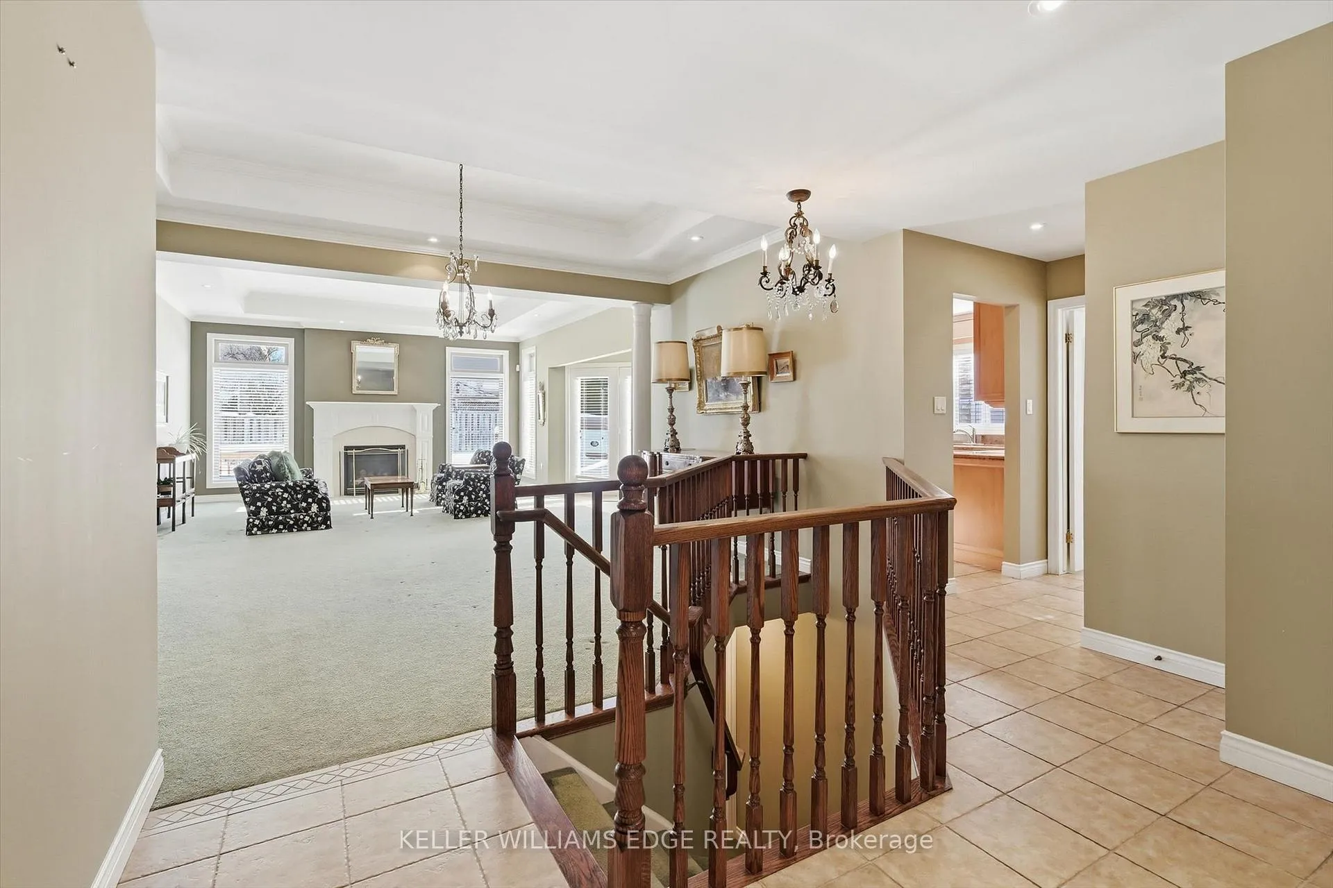 Photo 4 of 305 Southcote Drive, Hamilton, Meadowlands — HOMEH