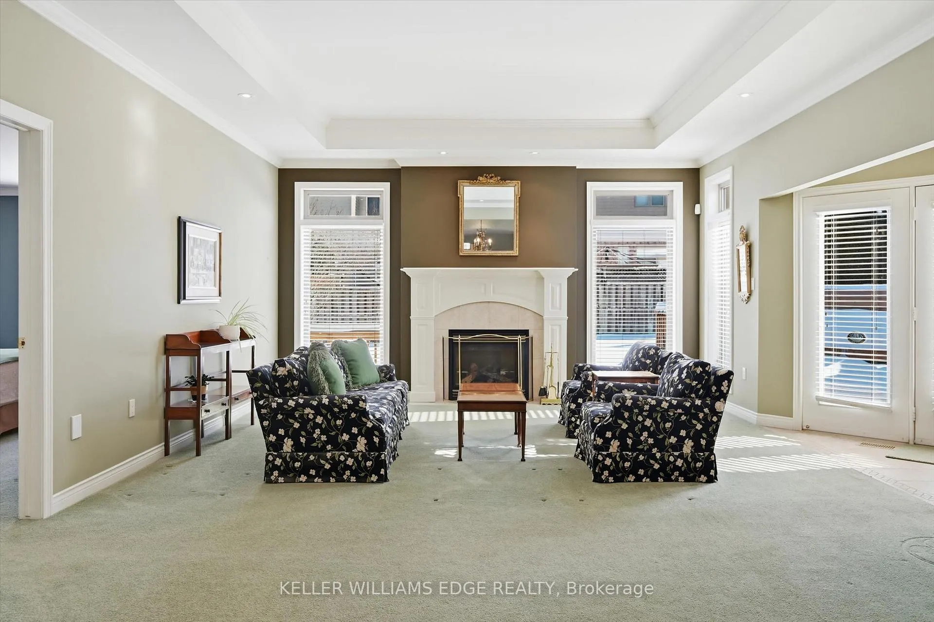 Photo 8 of 305 Southcote Drive, Hamilton, Meadowlands — HOMEH