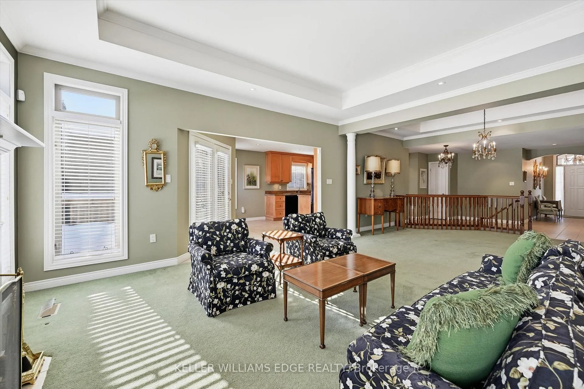 Photo 11 of 305 Southcote Drive, Hamilton, Meadowlands — HOMEH
