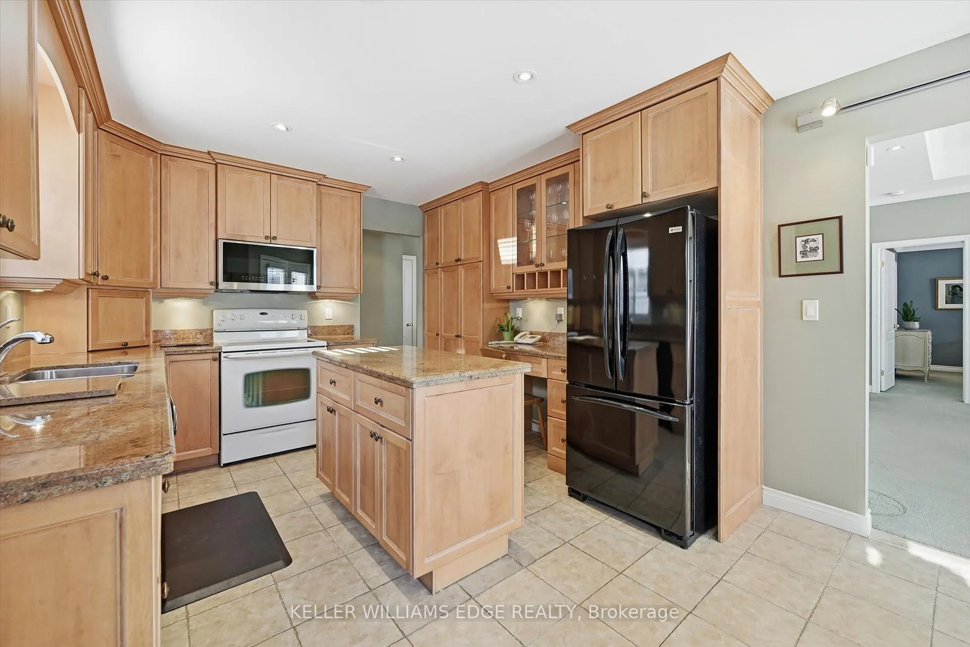 Photo 13 of 305 Southcote Drive, Hamilton, Meadowlands — HOMEH