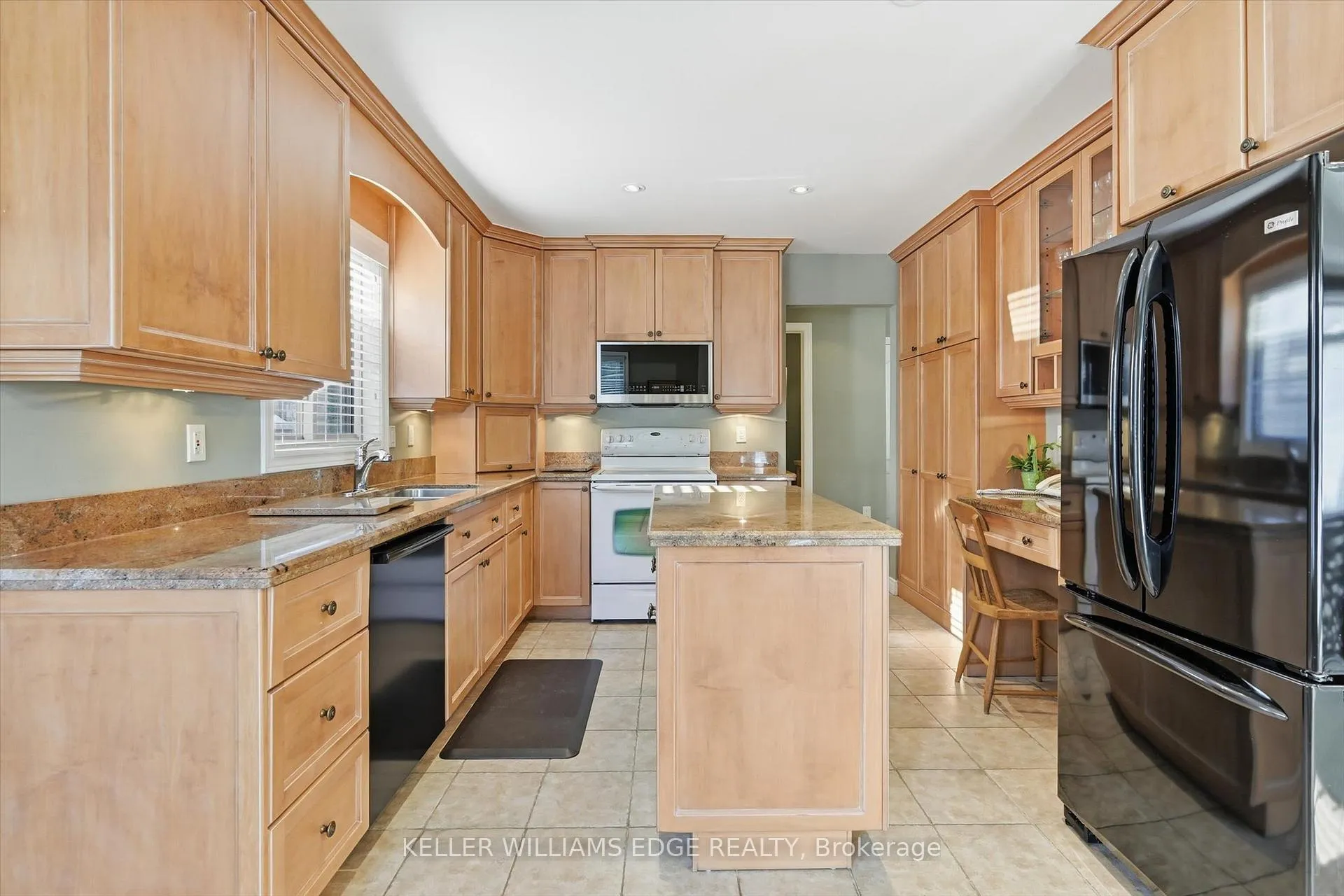Photo 14 of 305 Southcote Drive, Hamilton, Meadowlands — HOMEH