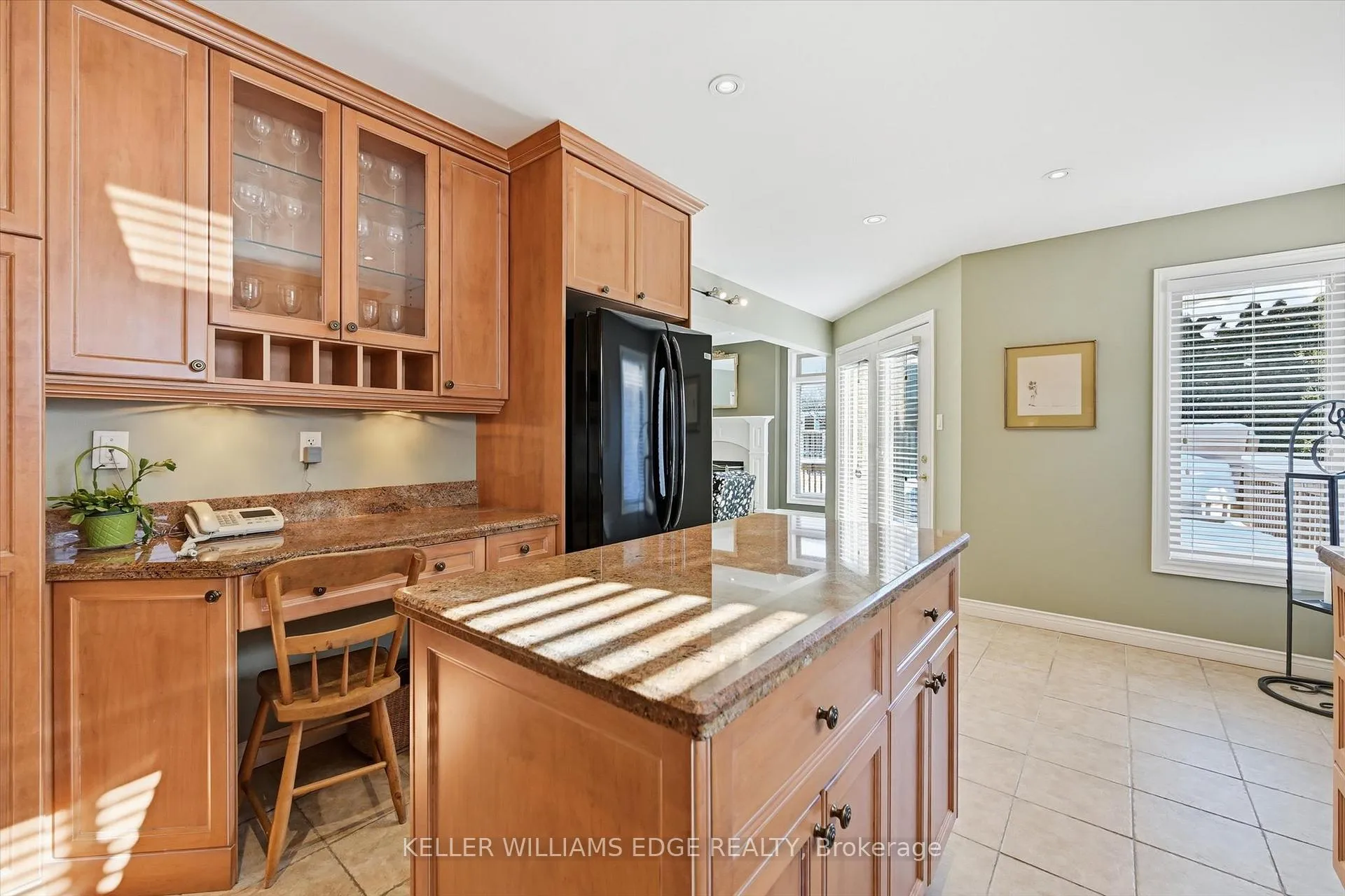 Photo 15 of 305 Southcote Drive, Hamilton, Meadowlands — HOMEH