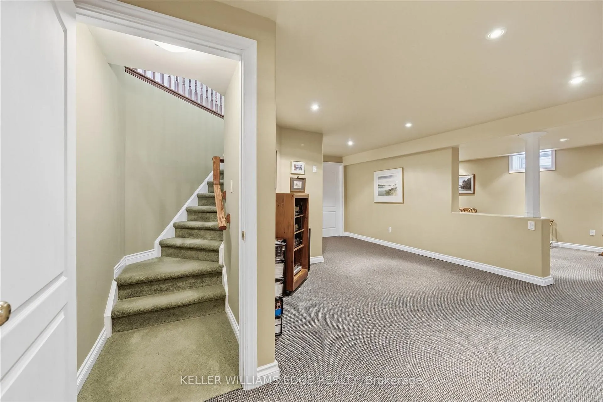 Photo 30 of 305 Southcote Drive, Hamilton, Meadowlands — HOMEH