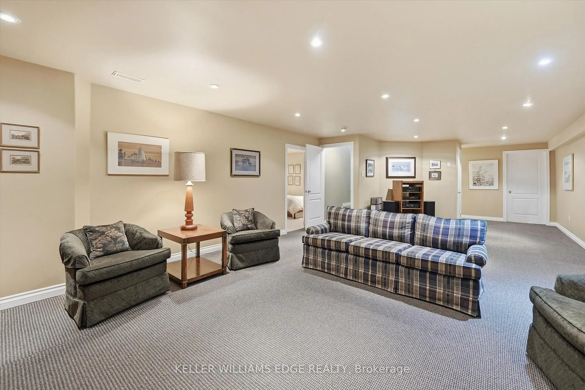 Photo 33 of 305 Southcote Drive, Hamilton, Meadowlands — HOMEH