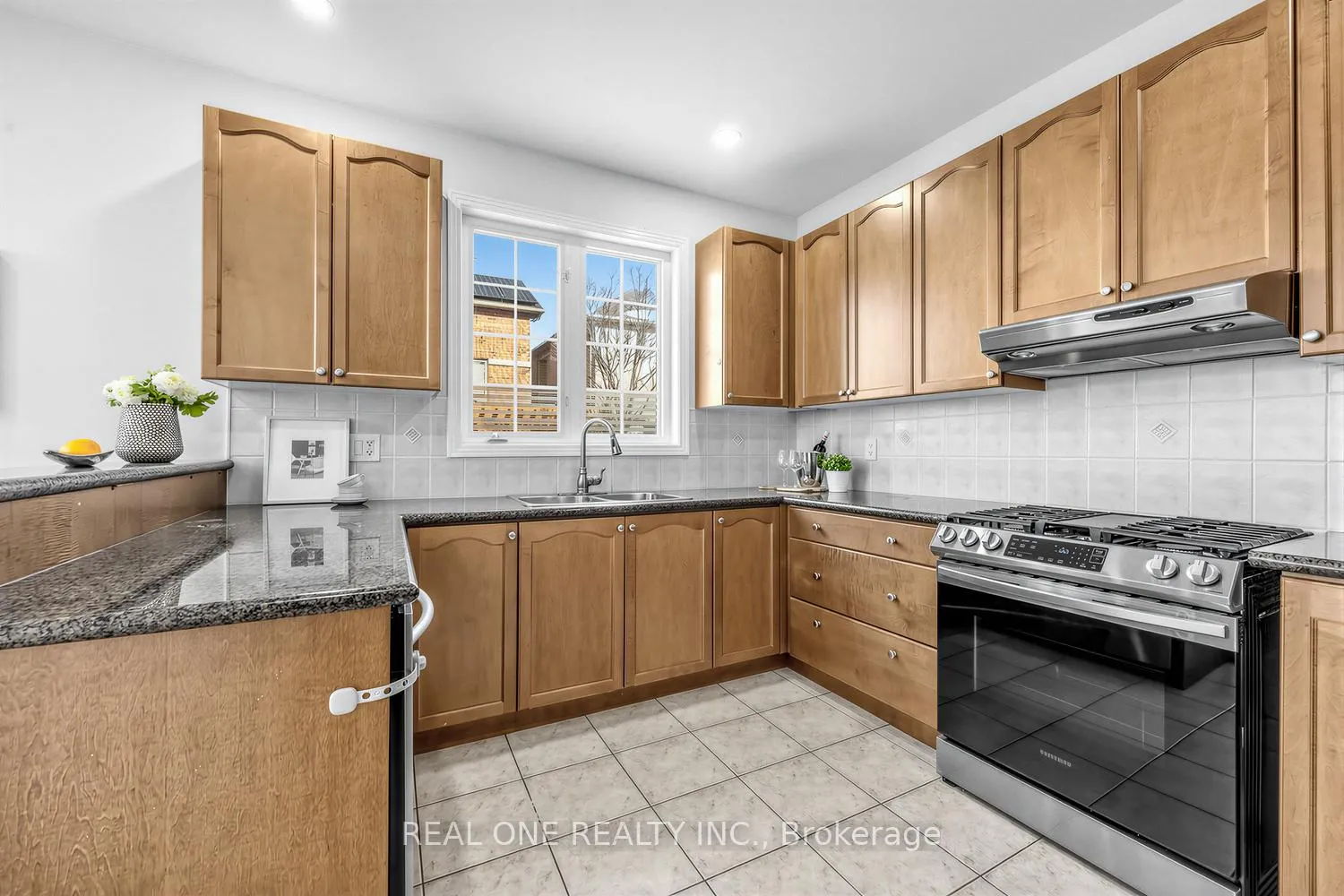 Photo 14 of 18 Calico Crescent, Markham, Cachet — HOMEH