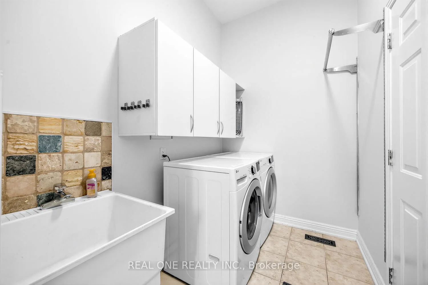 Photo 19 of 18 Calico Crescent, Markham, Cachet — HOMEH