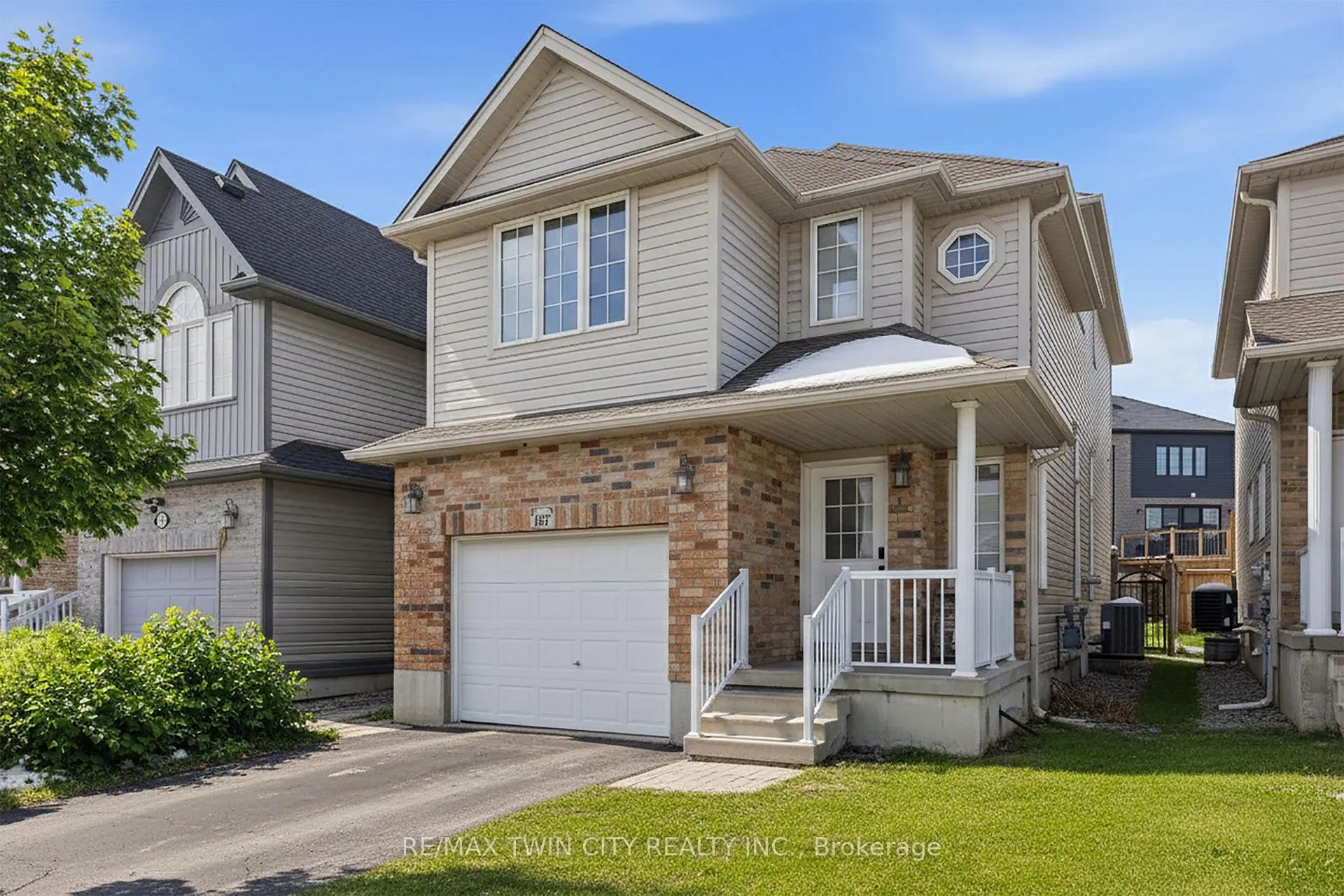 Photo 2 of 187 Woodbine Avenue, Kitchener — HOMEH