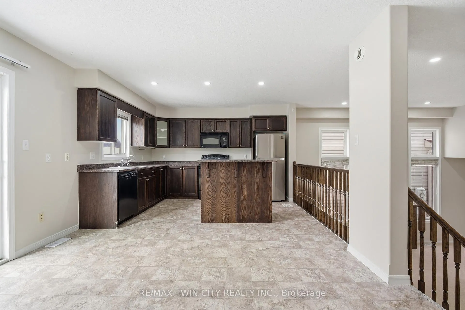 Photo 10 of 187 Woodbine Avenue, Kitchener — HOMEH