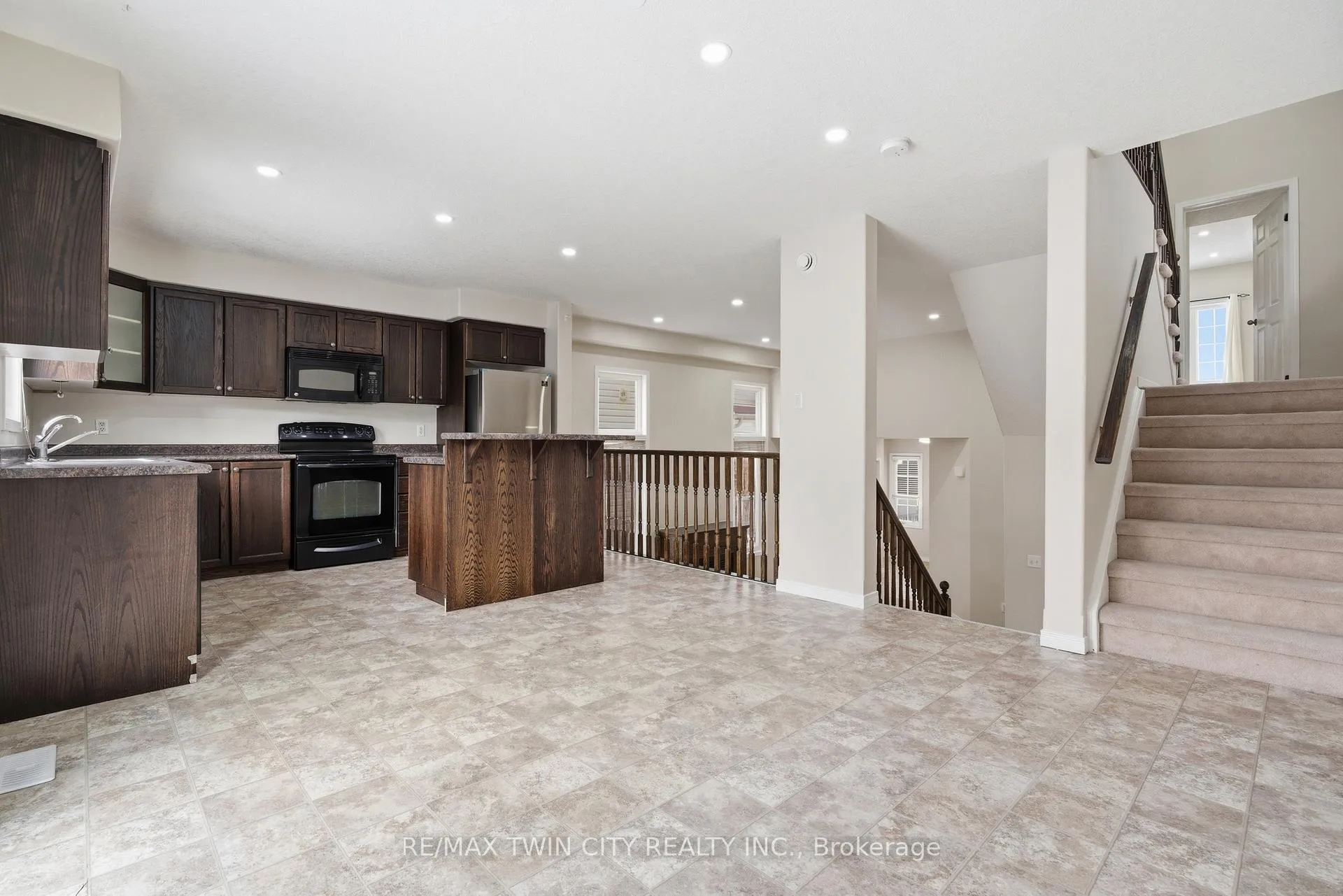 Photo 11 of 187 Woodbine Avenue, Kitchener — HOMEH