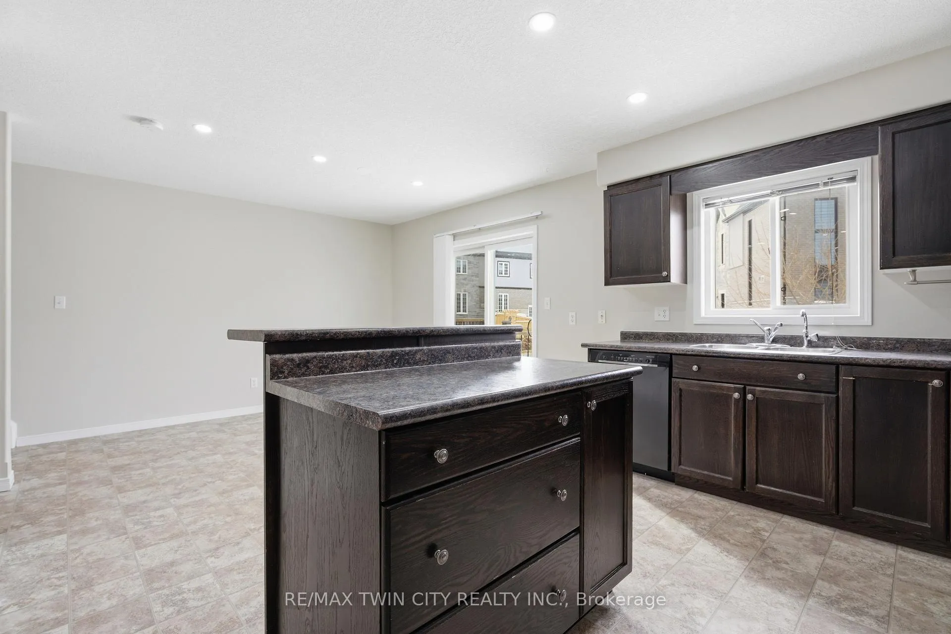 Photo 15 of 187 Woodbine Avenue, Kitchener — HOMEH