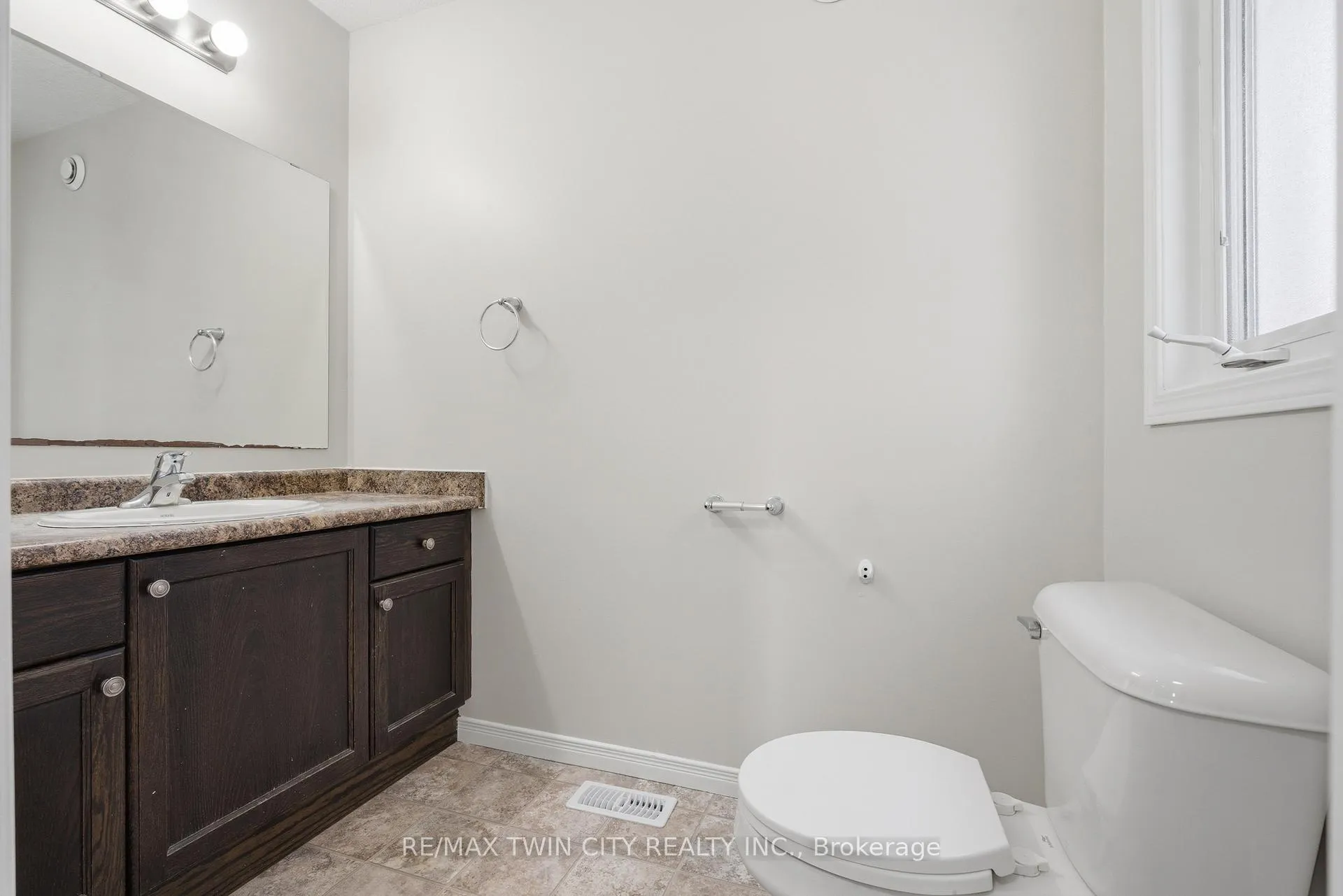 Photo 18 of 187 Woodbine Avenue, Kitchener — HOMEH