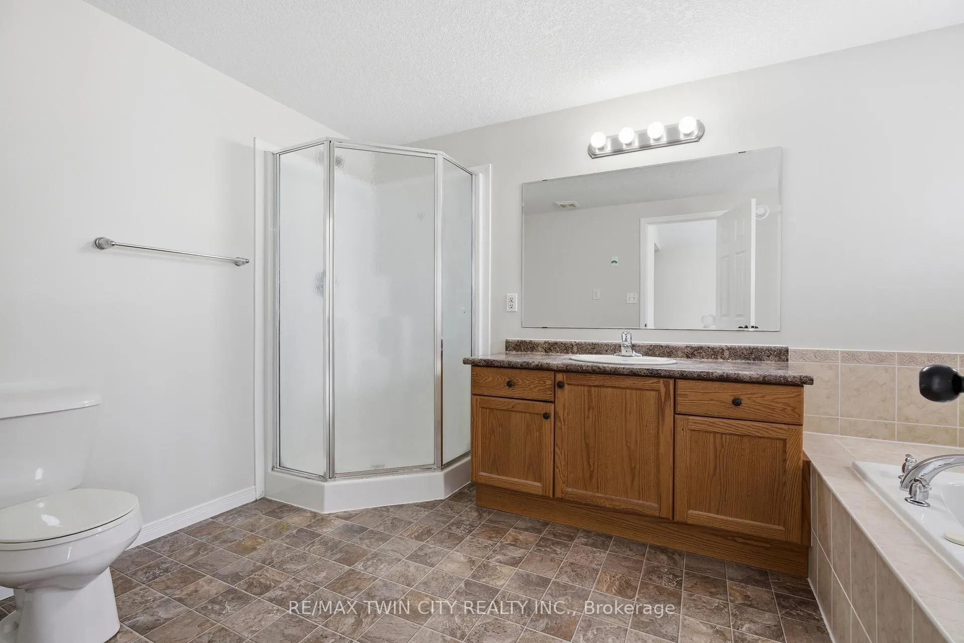 Photo 23 of 187 Woodbine Avenue, Kitchener — HOMEH