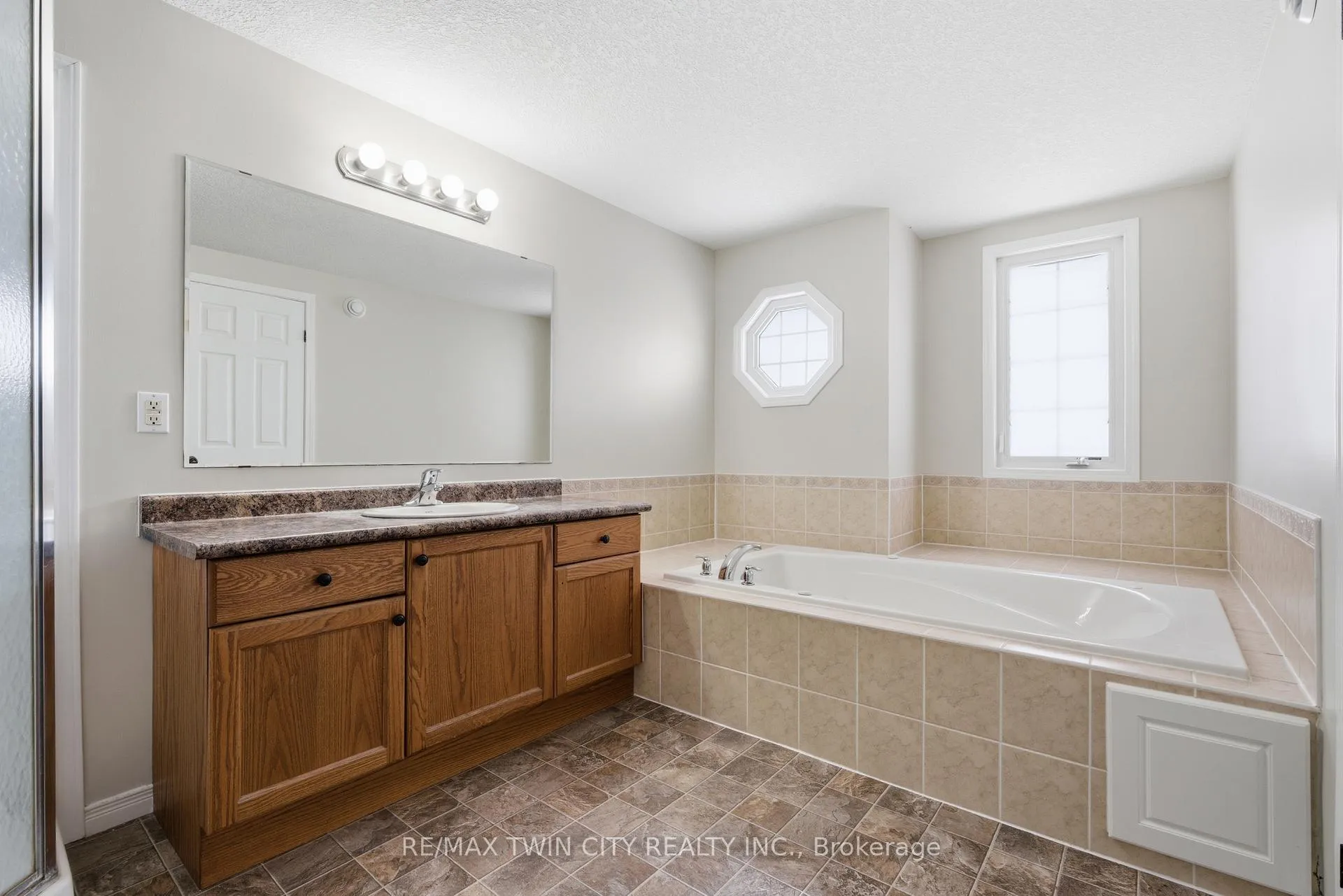 Photo 24 of 187 Woodbine Avenue, Kitchener — HOMEH