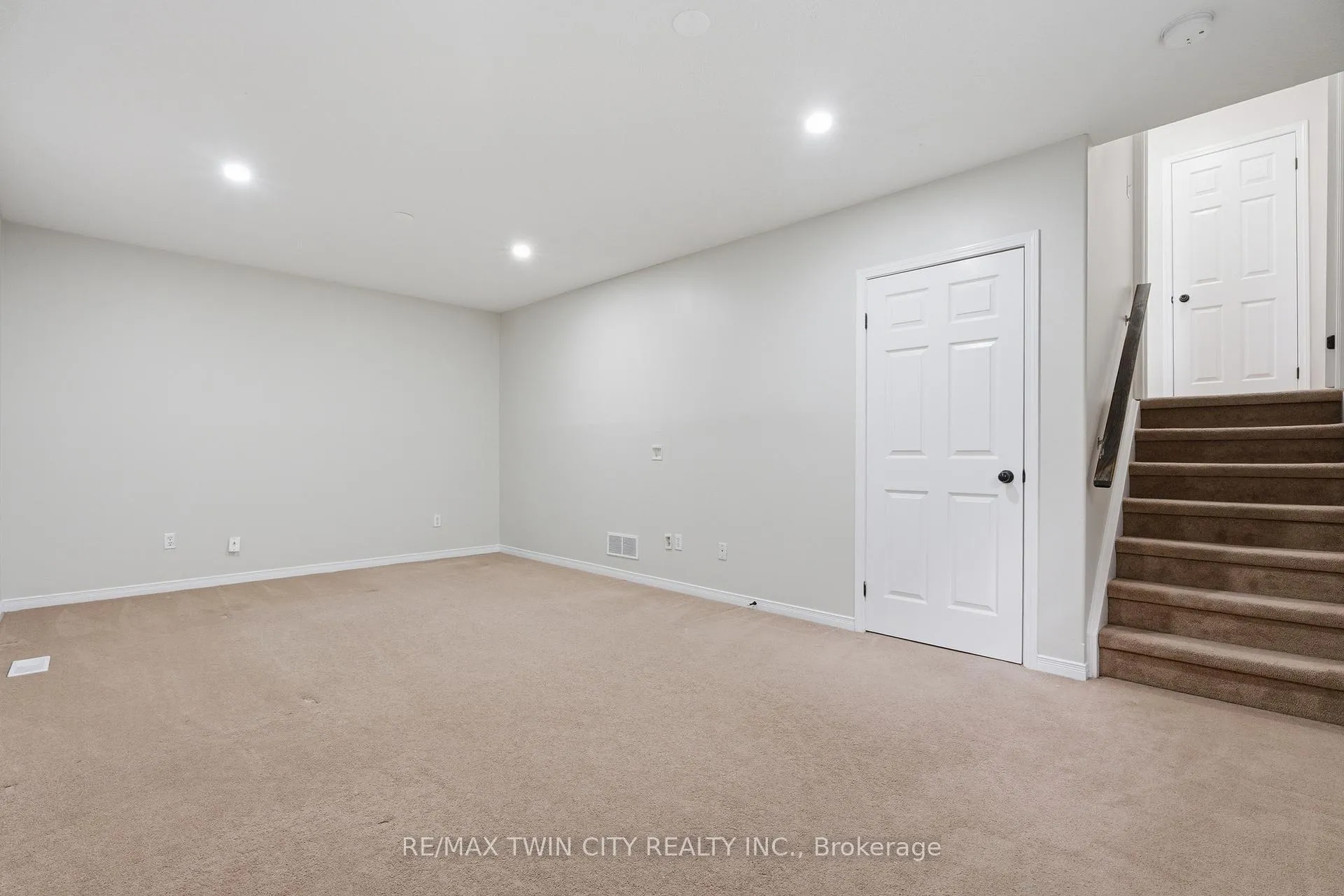 Photo 35 of 187 Woodbine Avenue, Kitchener — HOMEH