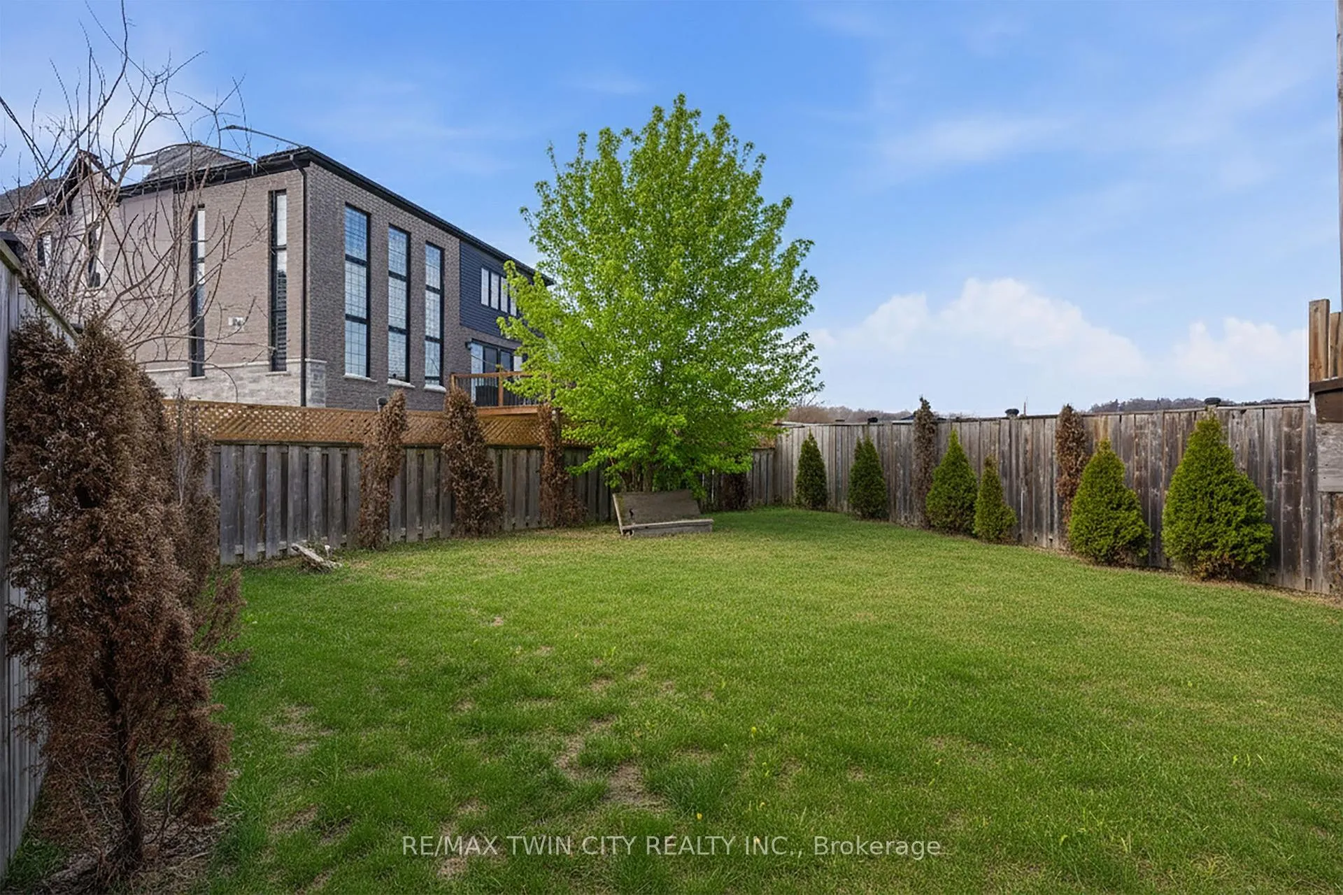 Photo 38 of 187 Woodbine Avenue, Kitchener — HOMEH