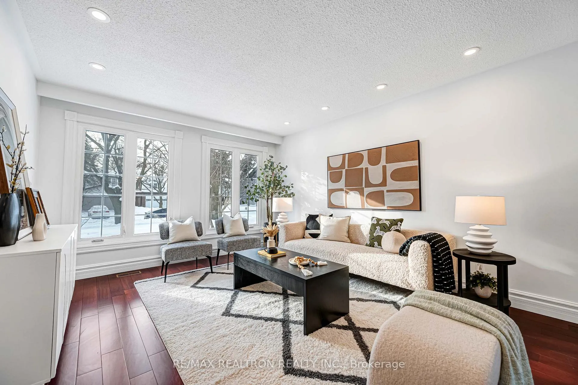 Photo 3 of 40 Ferrah Street, Markham, Unionville — HOMEH