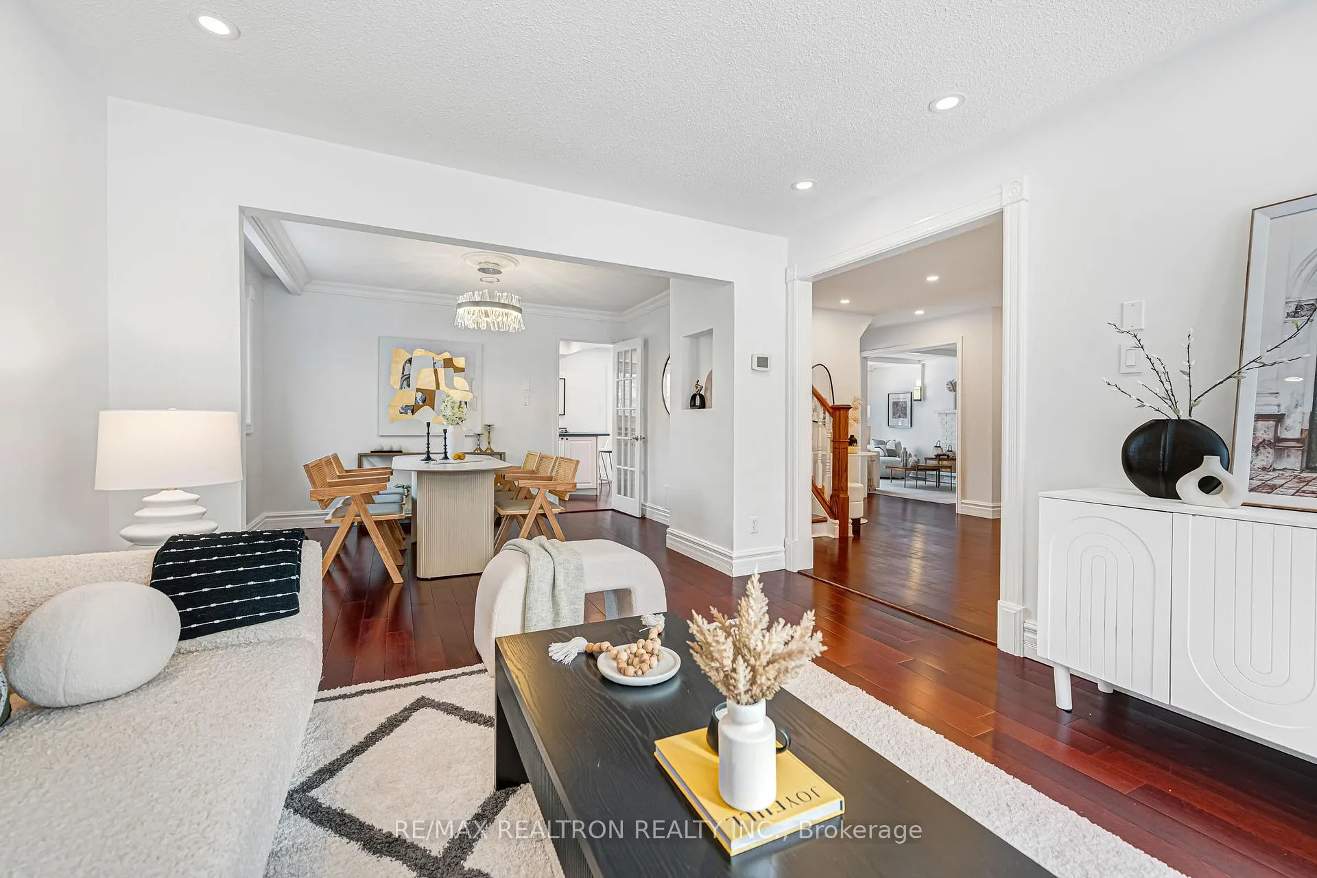 Photo 10 of 40 Ferrah Street, Markham, Unionville — HOMEH