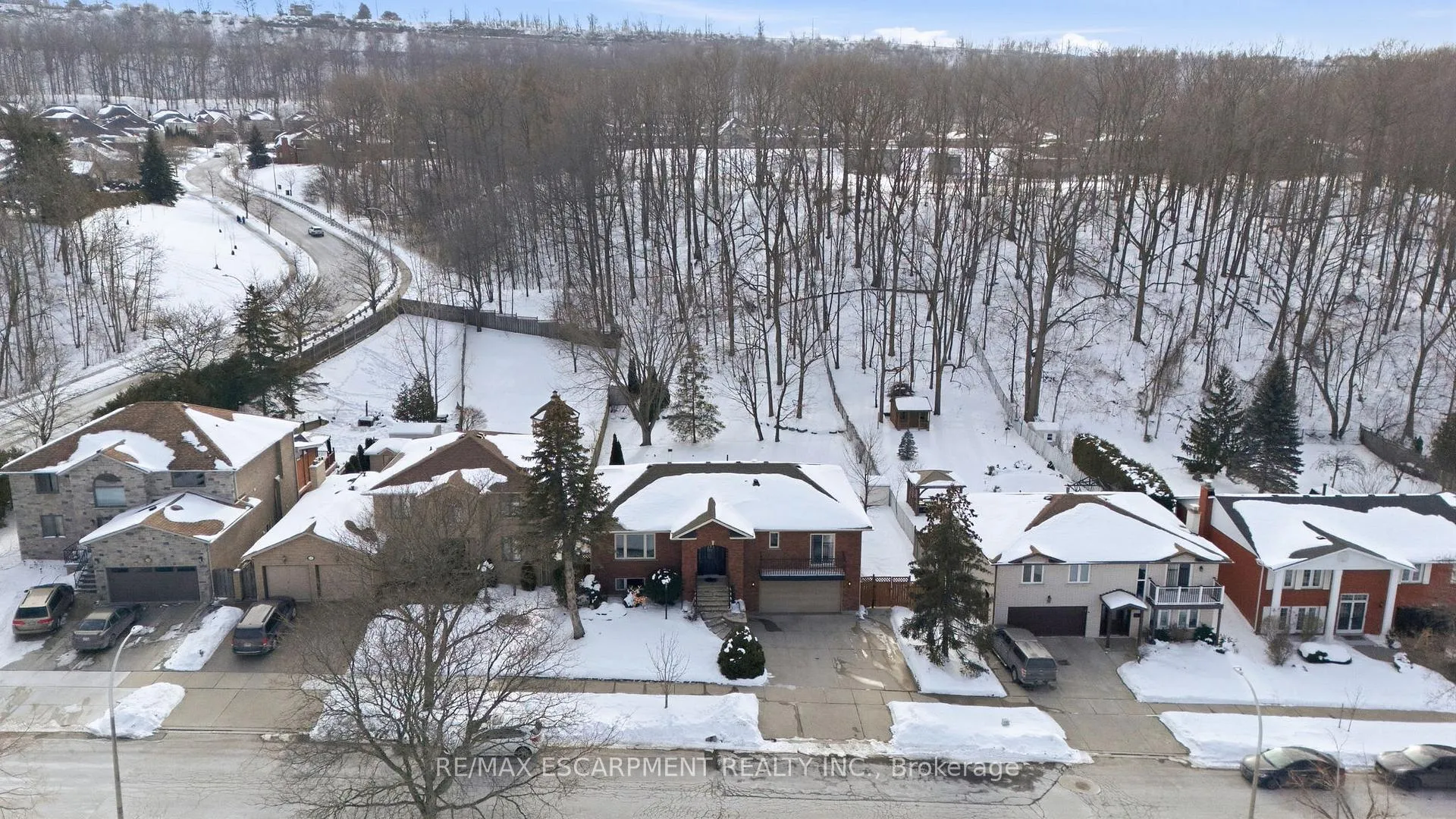 Photo 2 of 29 President Drive, Hamilton, Stoney Creek — HOMEH