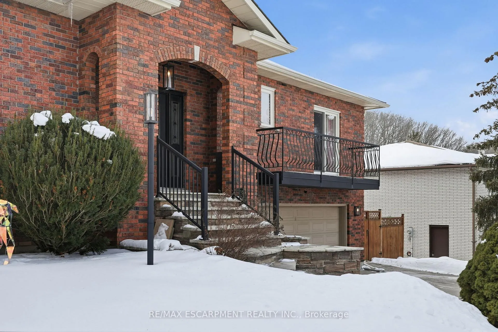 Photo 3 of 29 President Drive, Hamilton, Stoney Creek — HOMEH