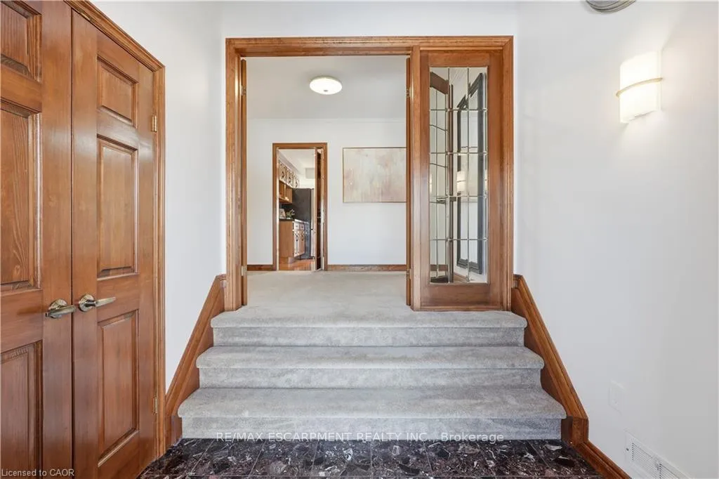 Photo 5 of 29 President Drive, Hamilton, Stoney Creek — HOMEH