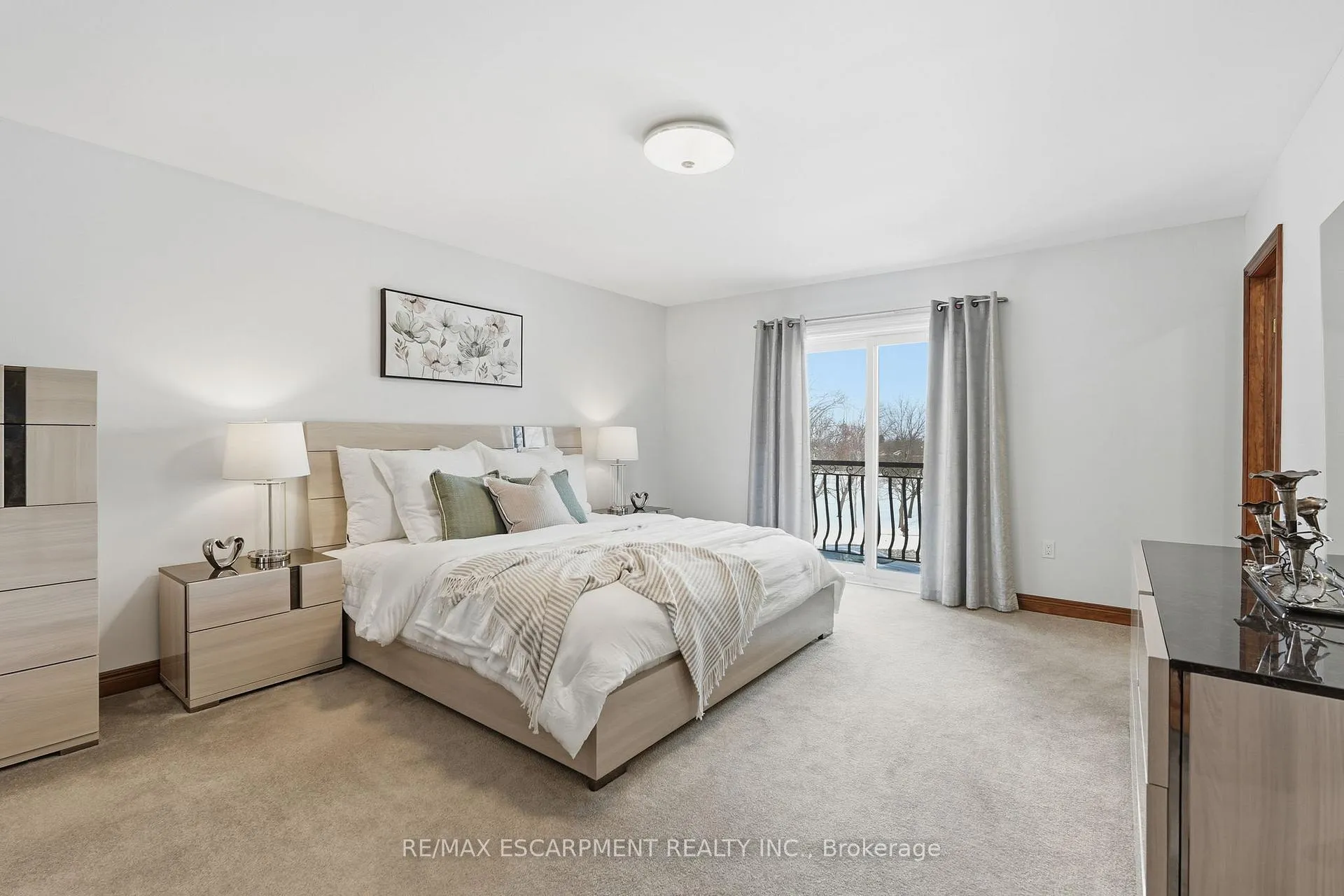 Photo 21 of 29 President Drive, Hamilton, Stoney Creek — HOMEH