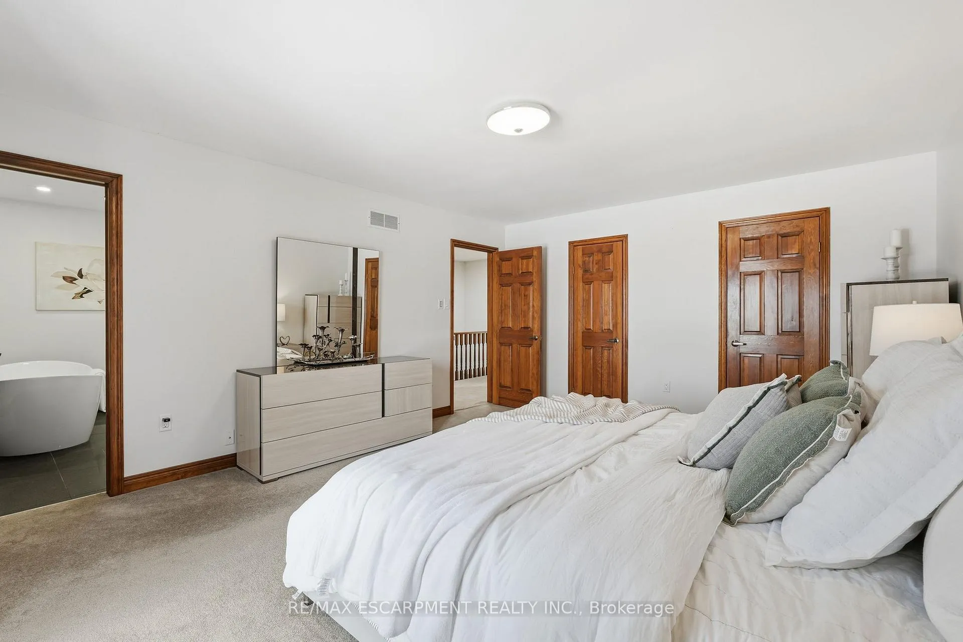 Photo 24 of 29 President Drive, Hamilton, Stoney Creek — HOMEH