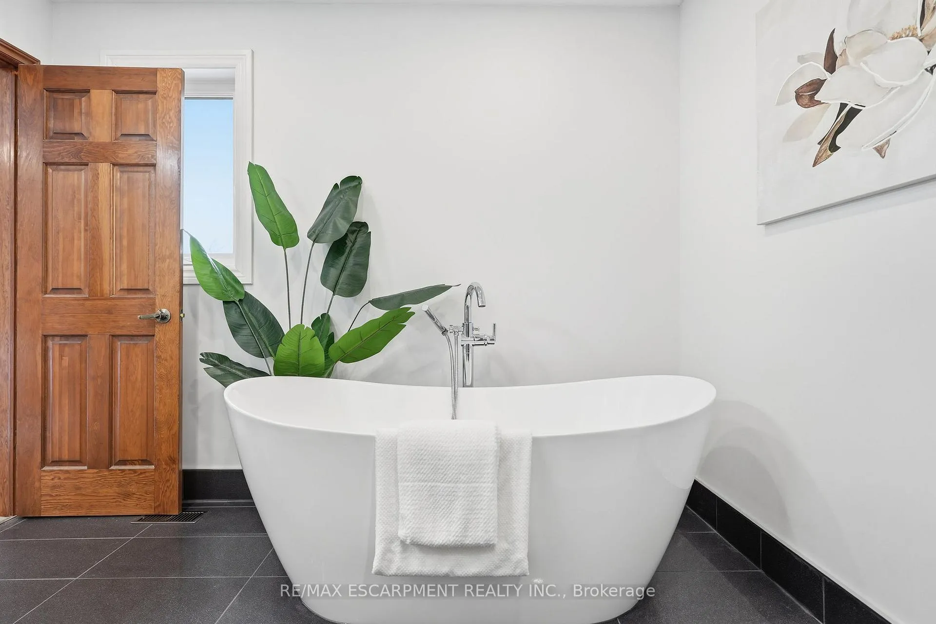 Photo 27 of 29 President Drive, Hamilton, Stoney Creek — HOMEH
