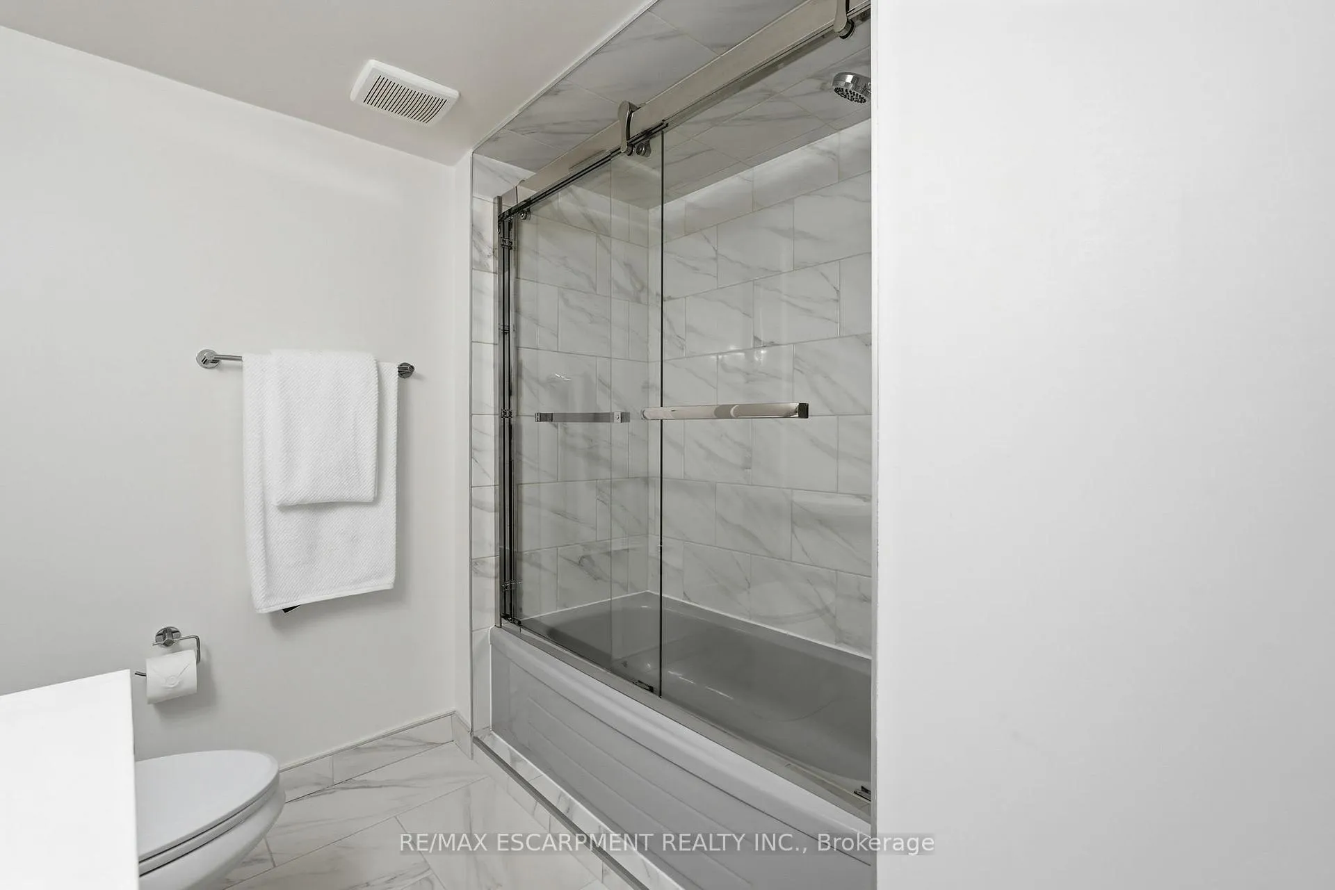 Photo 40 of 29 President Drive, Hamilton, Stoney Creek — HOMEH